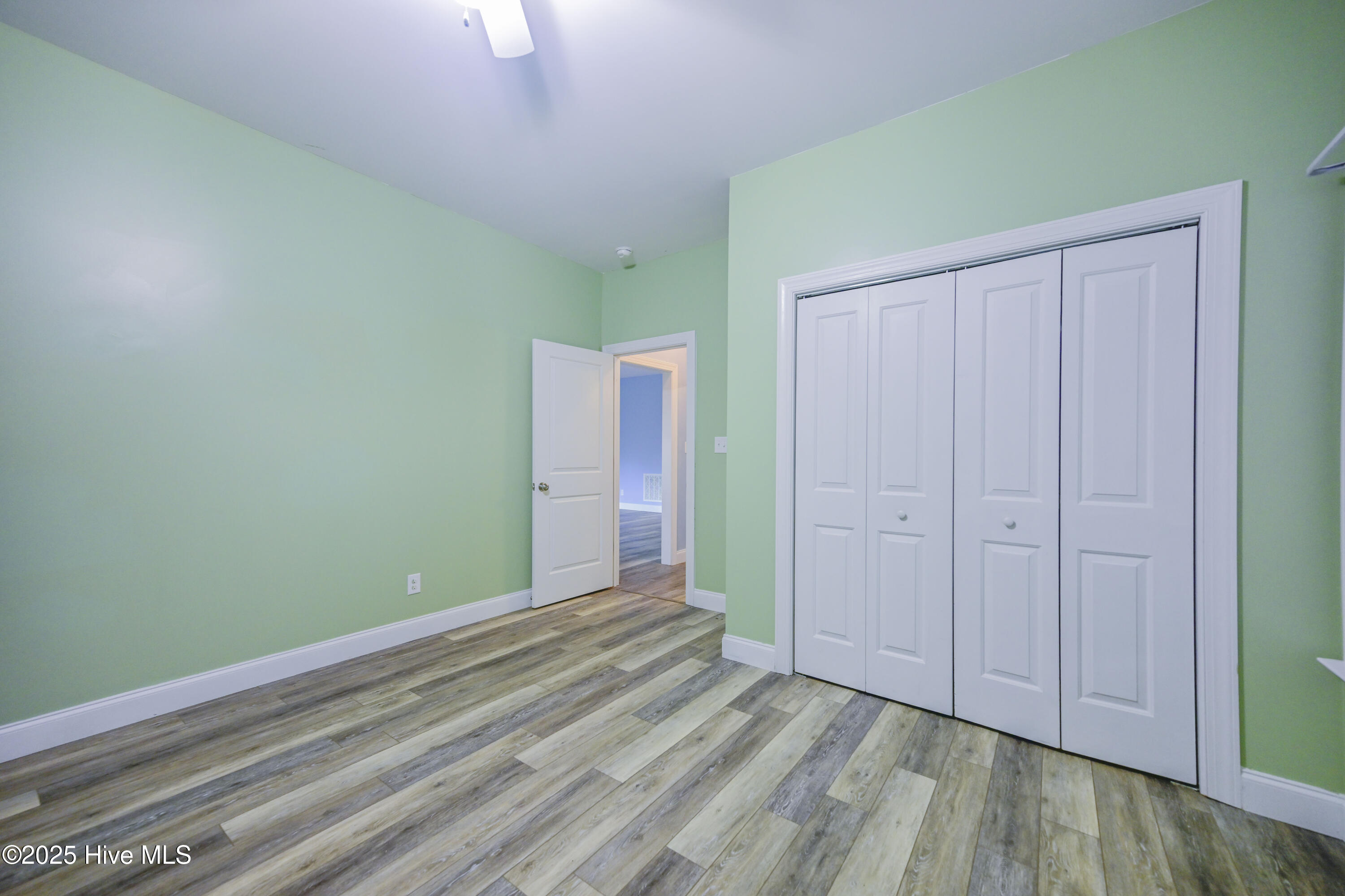 100523770 | Photo 14