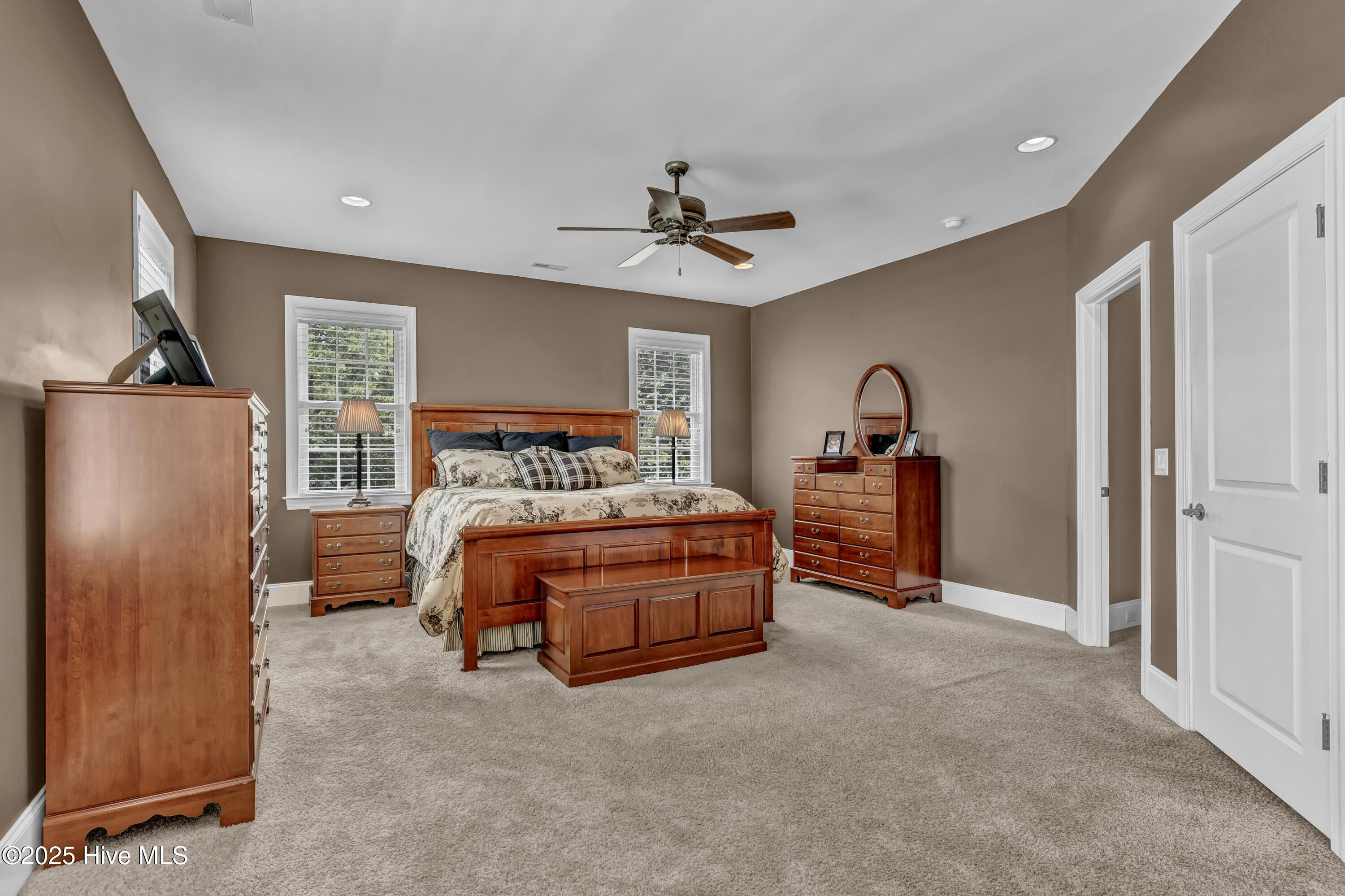 100504337 | Photo 24