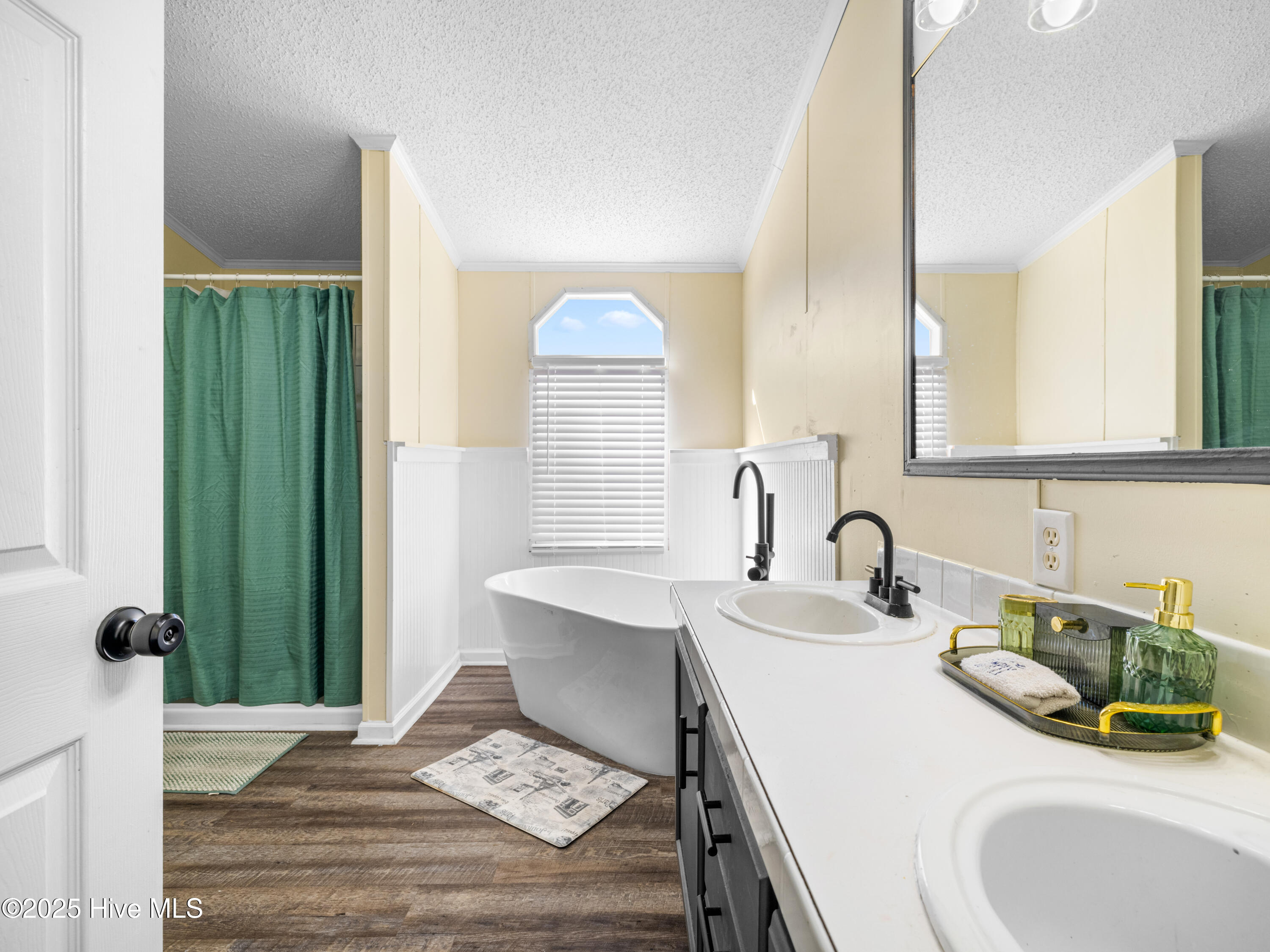 100540090 | Photo 31