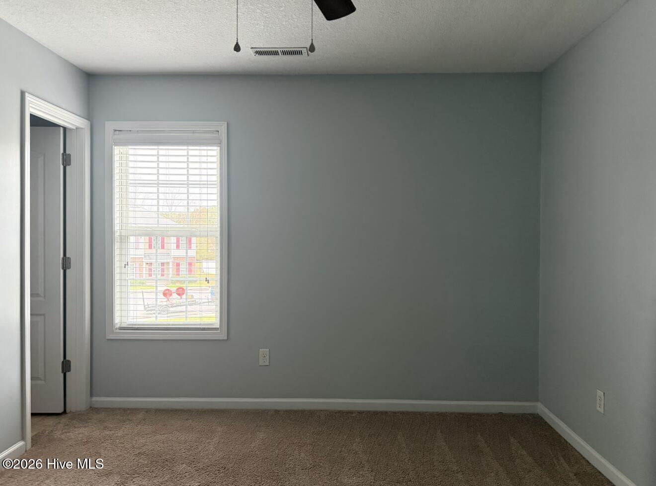 100561951 | Photo 11