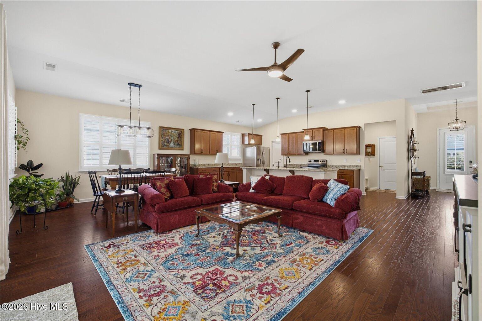 100561084 | Photo 17