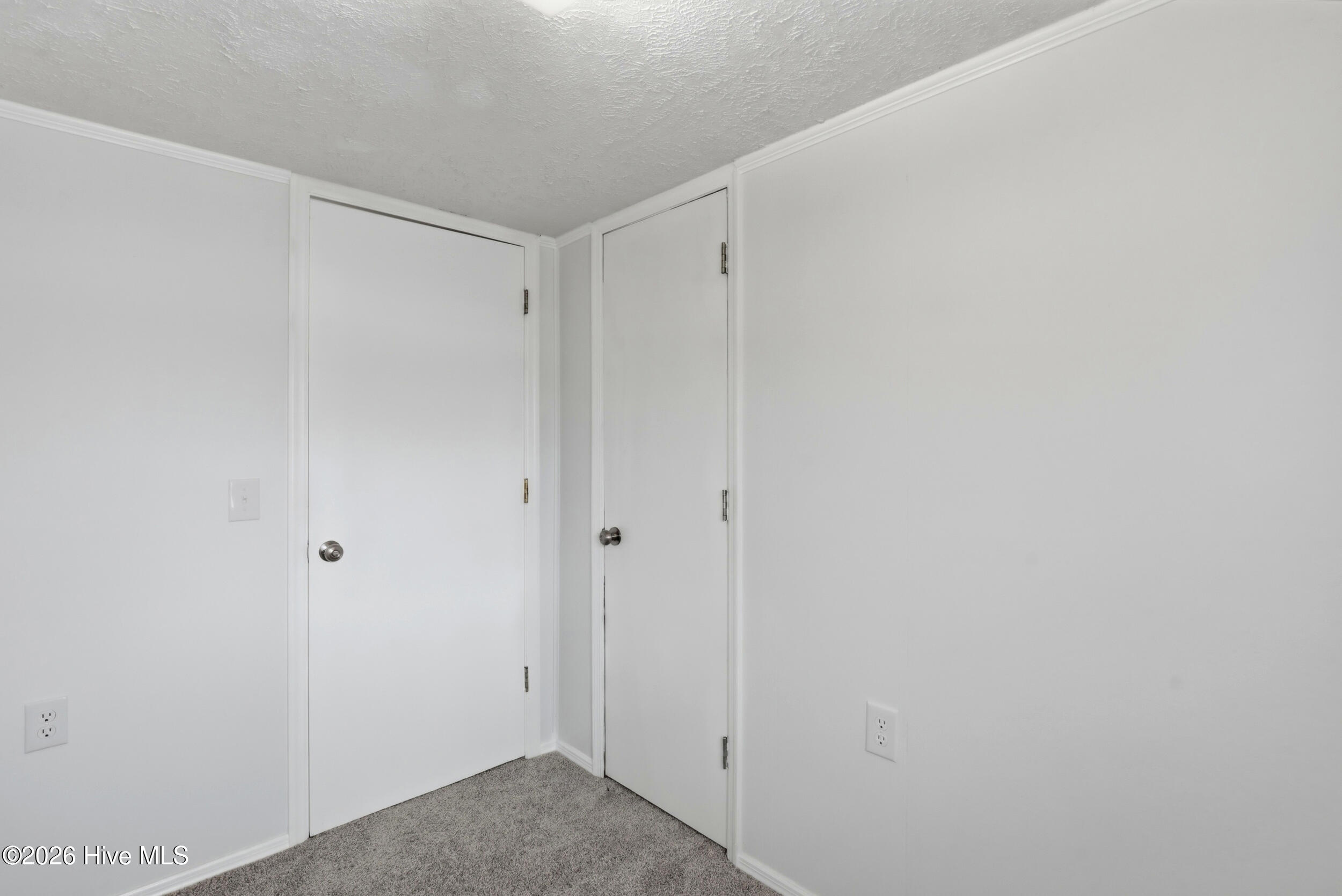 100561311 | Photo 36