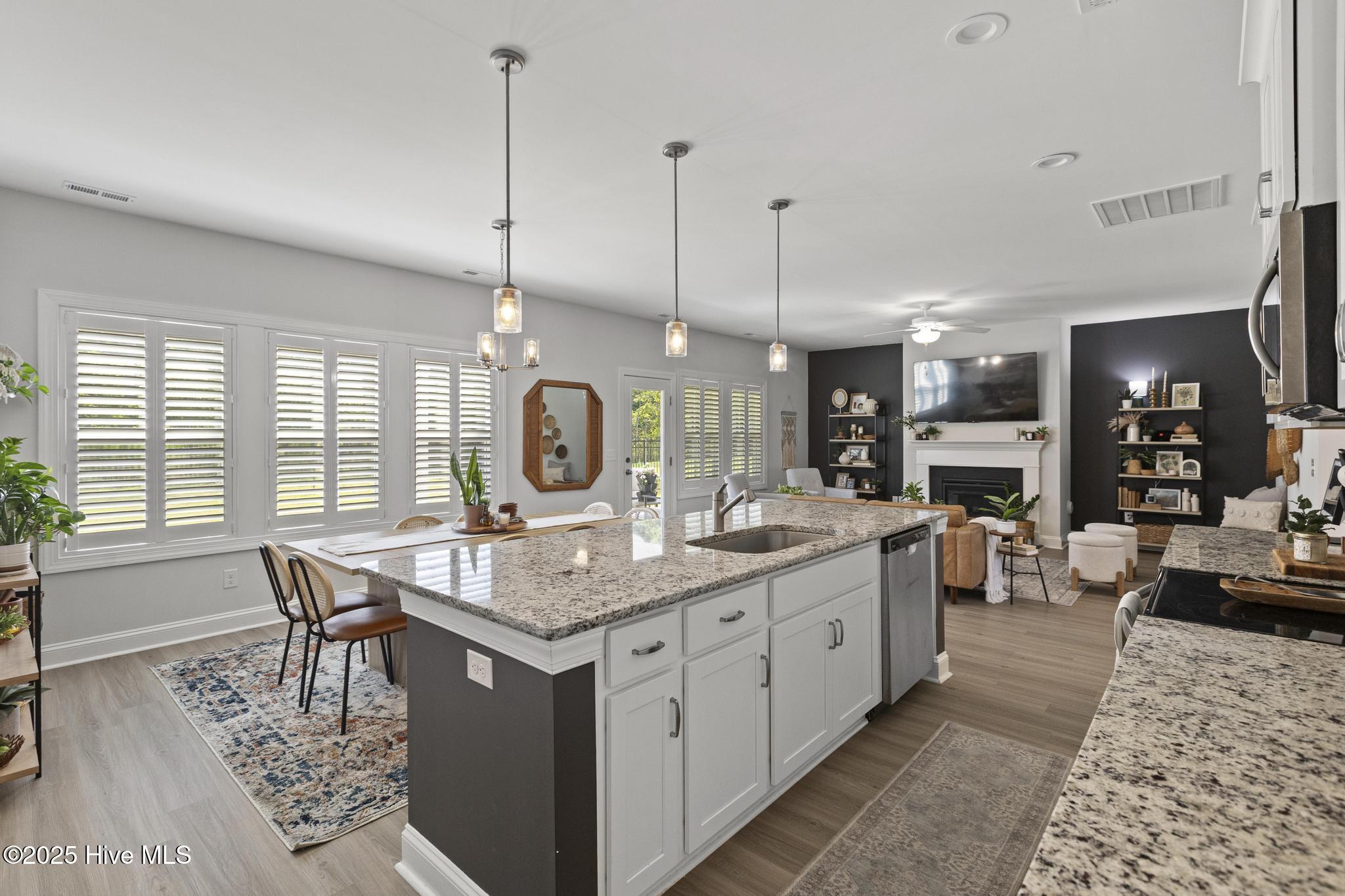 100516290 | Photo 16