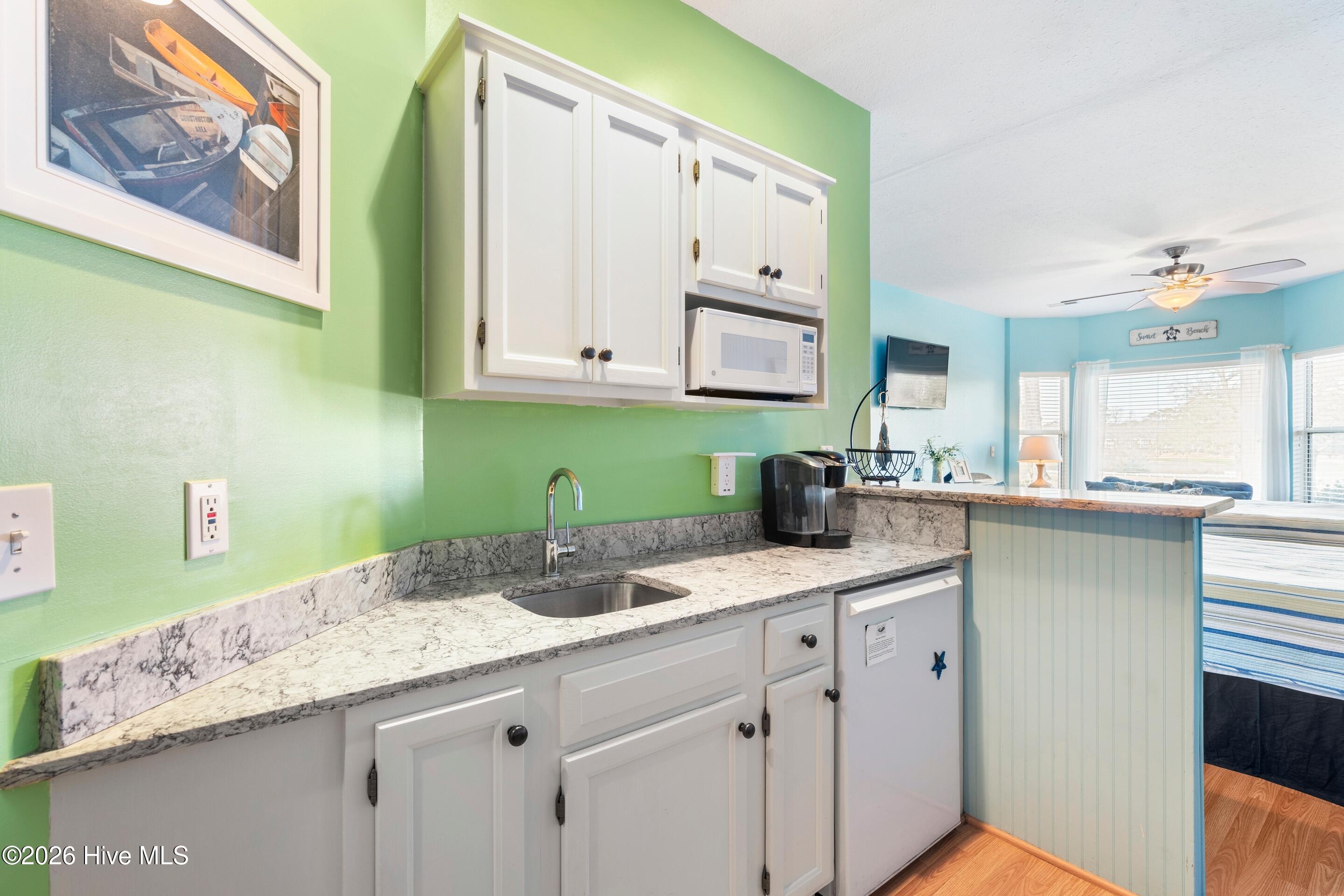 100548486 | Photo 43