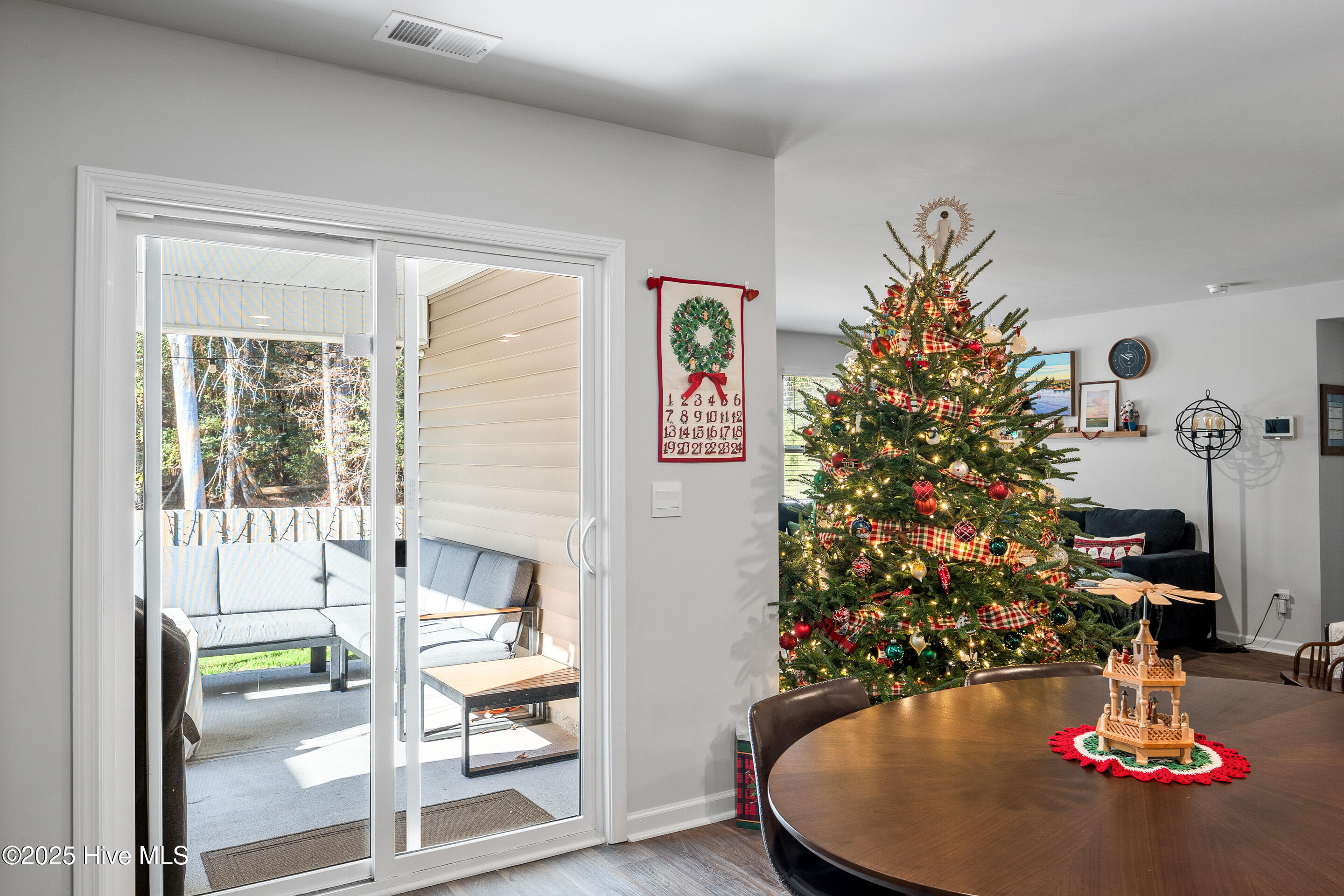 100525713 | Photo 13