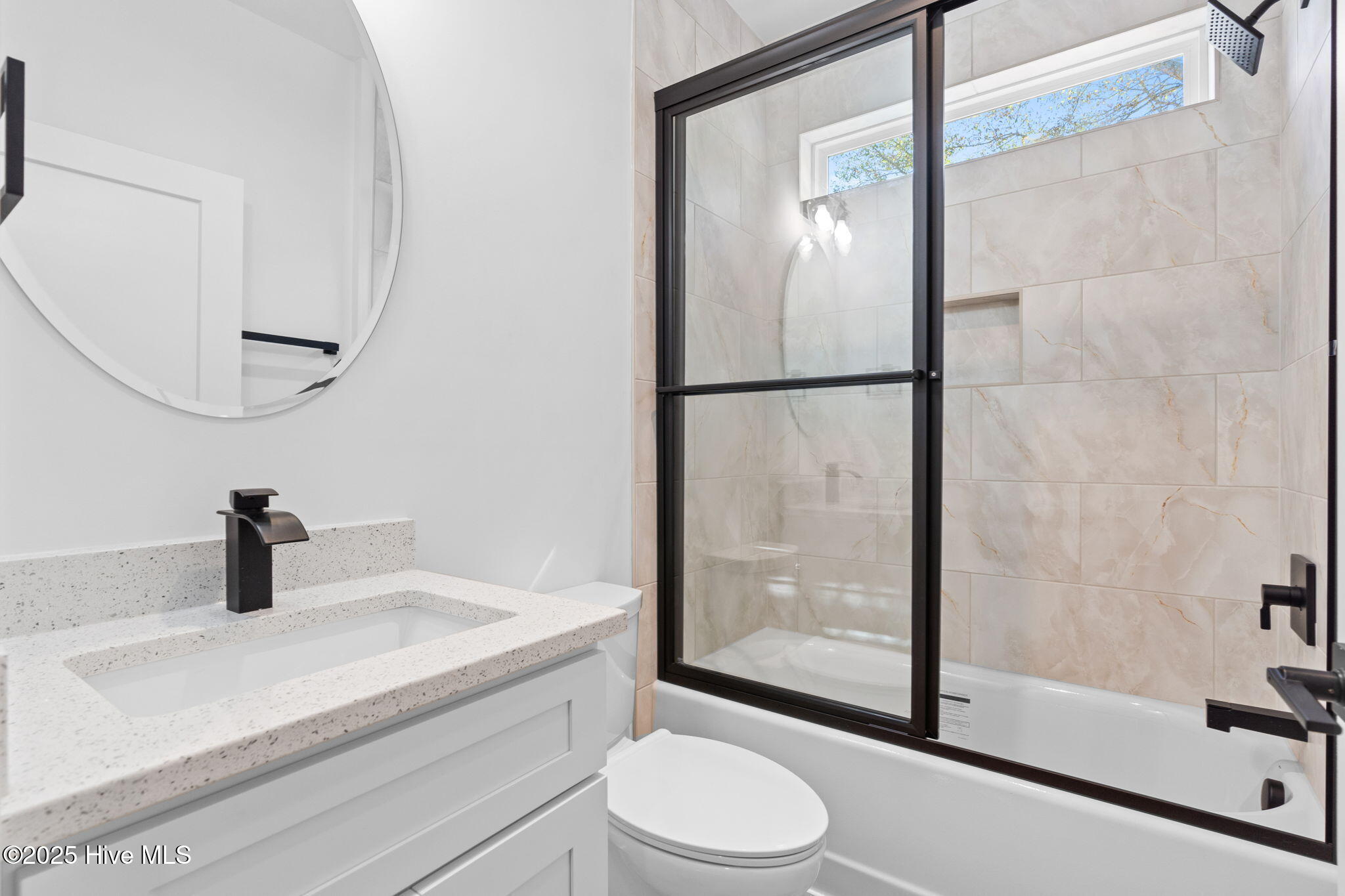 100518606 | Photo 28