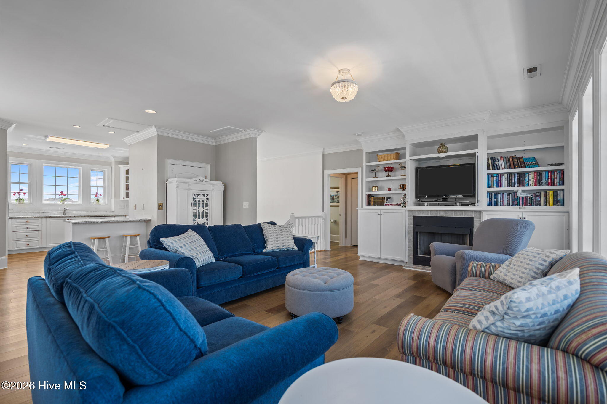 100564459 | Photo 34