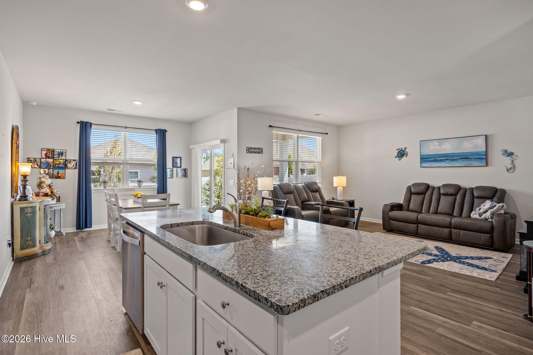 100567889 | Photo 10