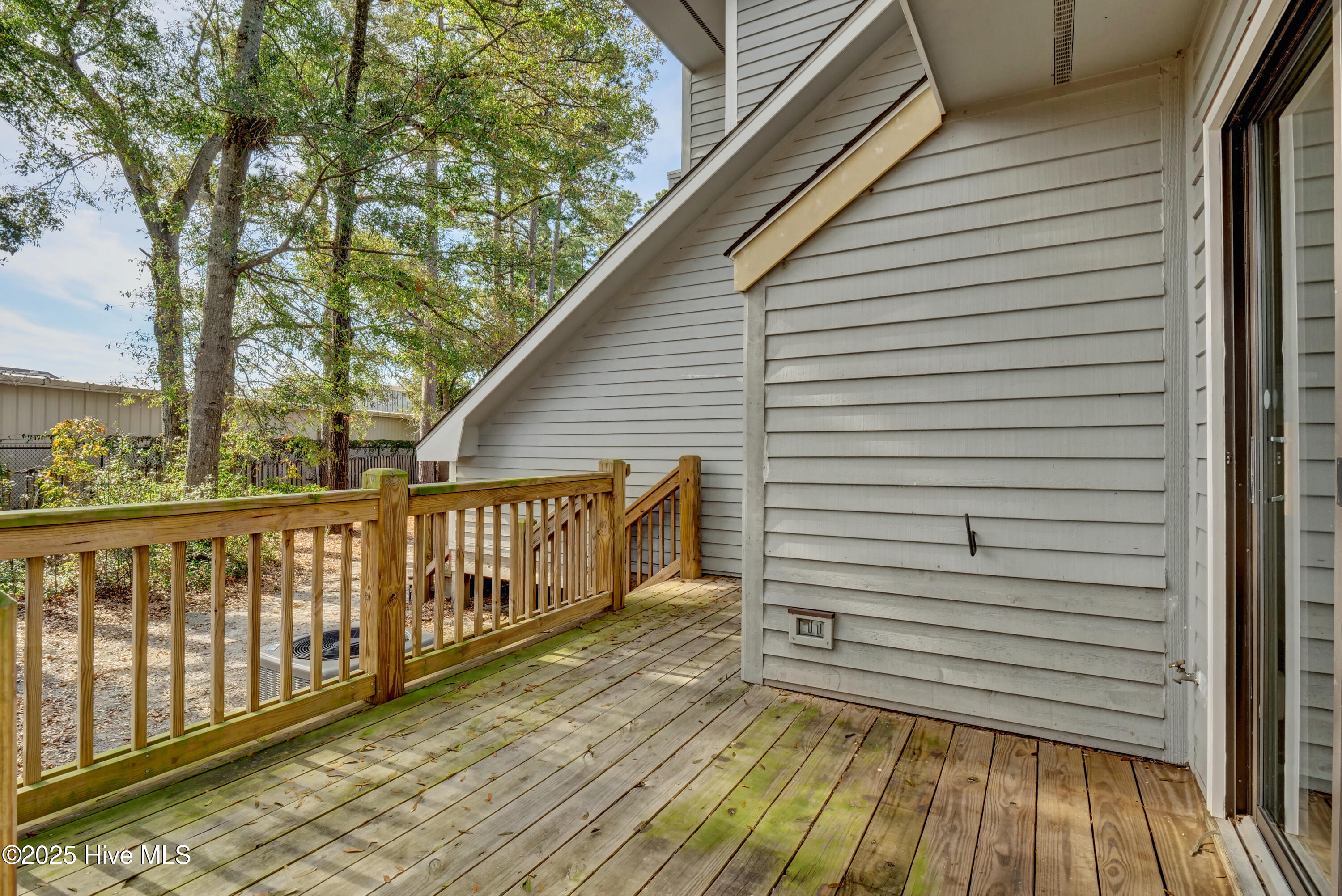 100541720 | Photo 22