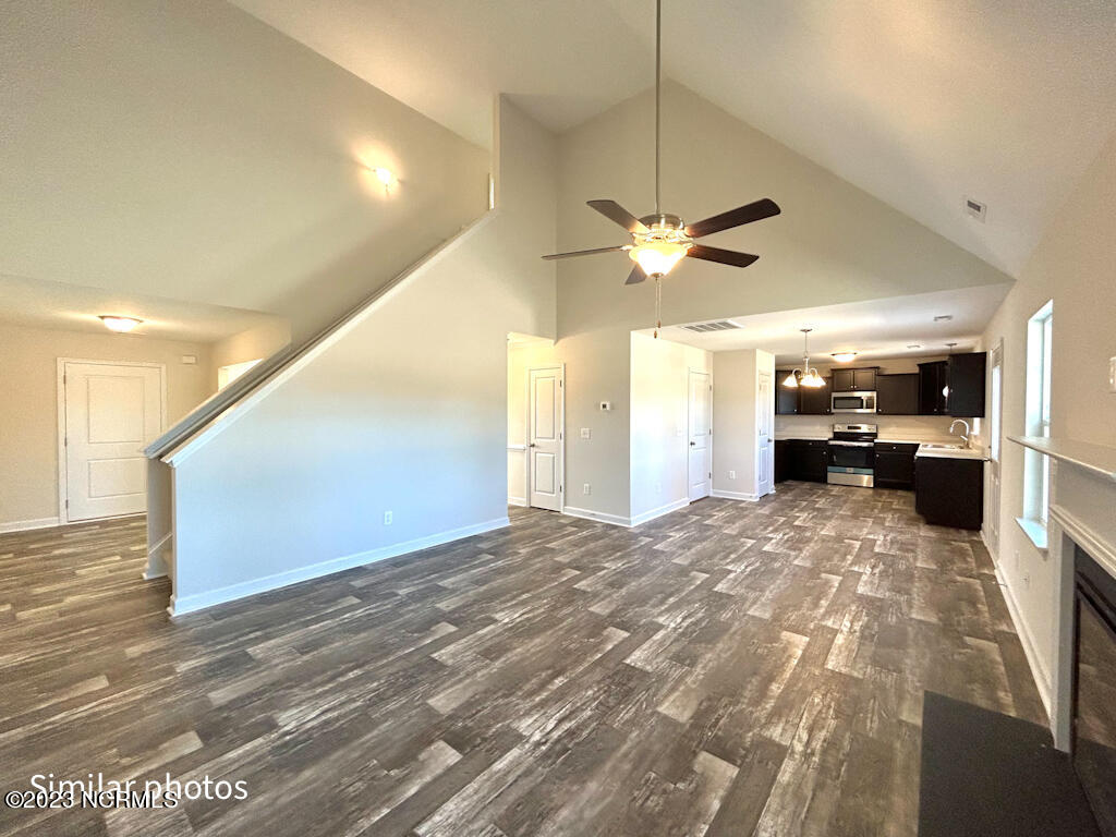 100556279 | Photo 24