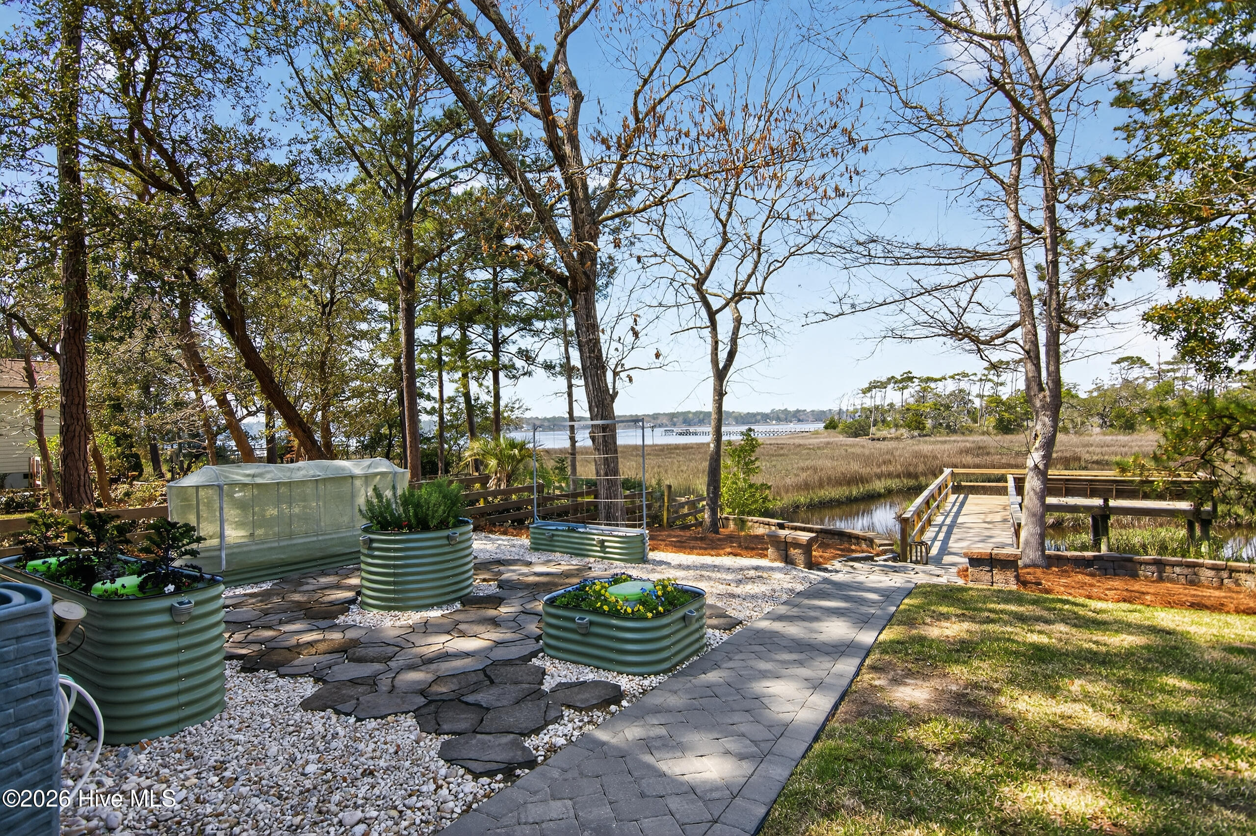 100565321 | Photo 49