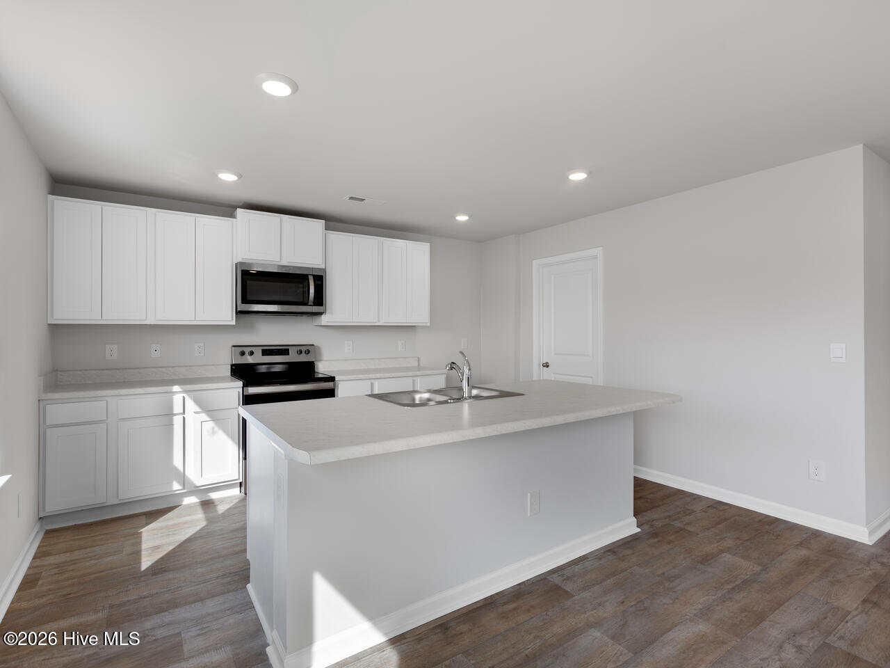 100556857 | Photo 11