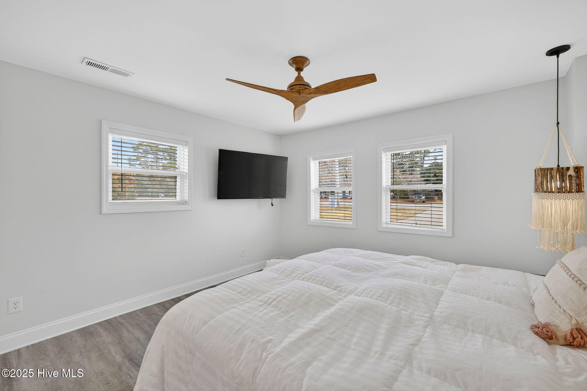 100544240 | Photo 15