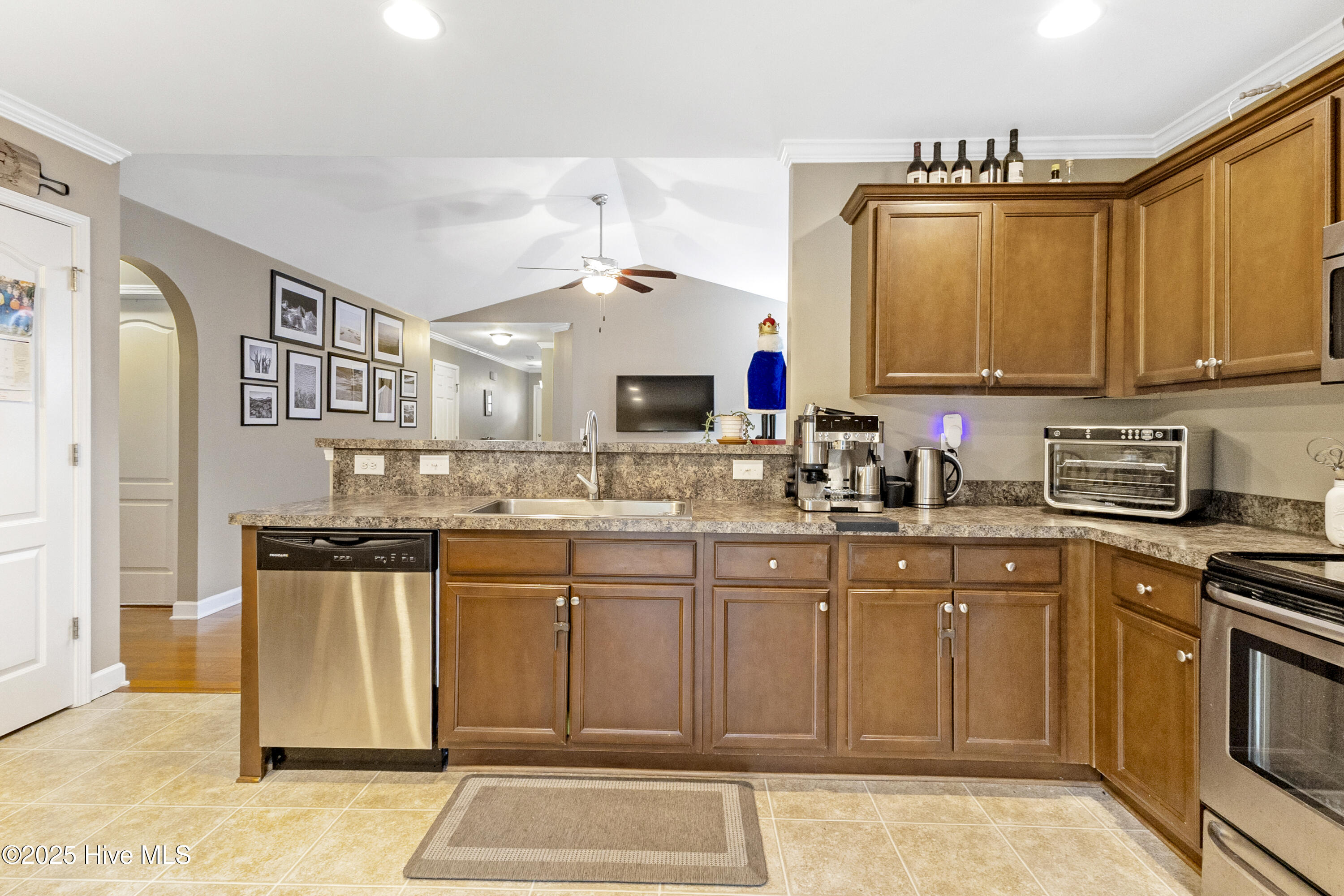 100544025 | Photo 11