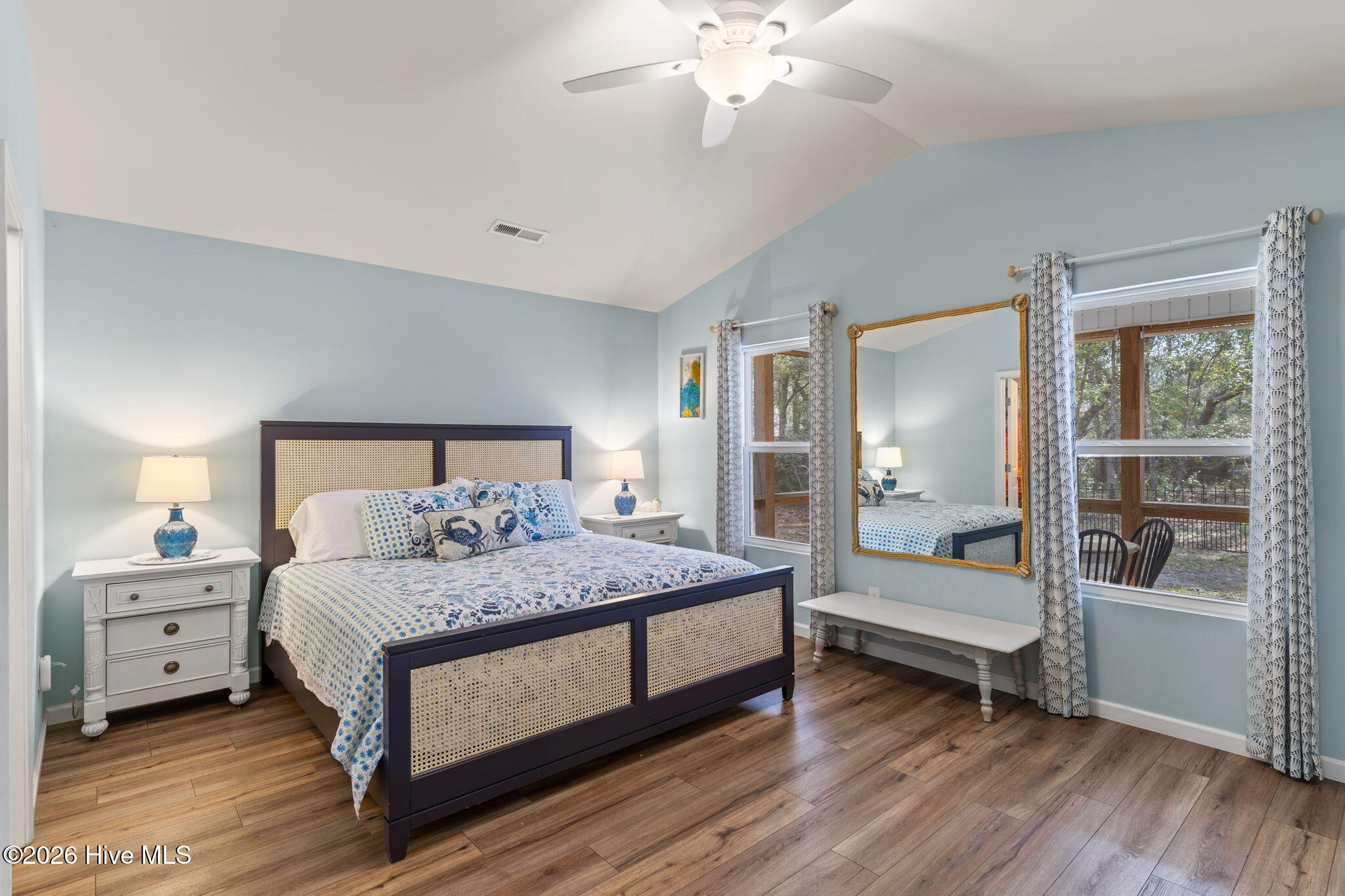 100564480 | Photo 25