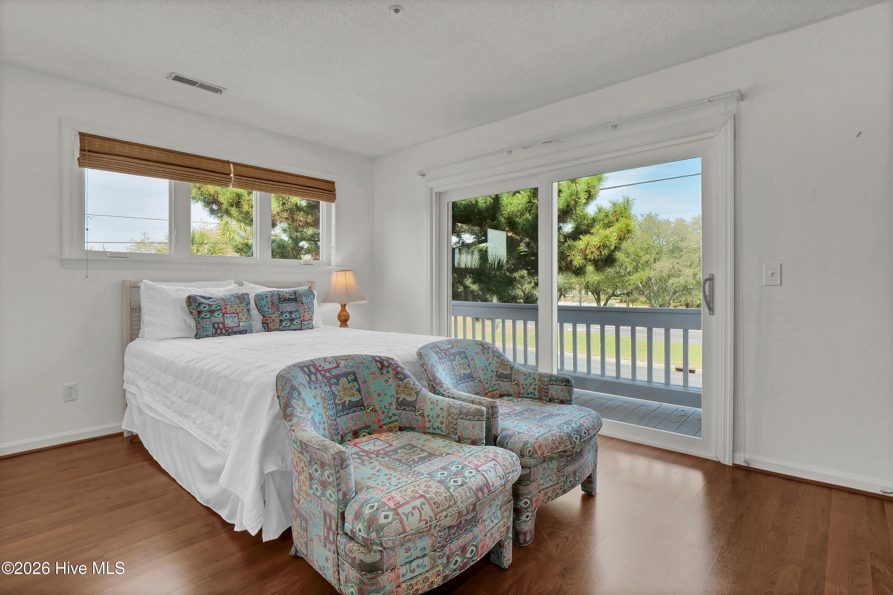 100561645 | Photo 22