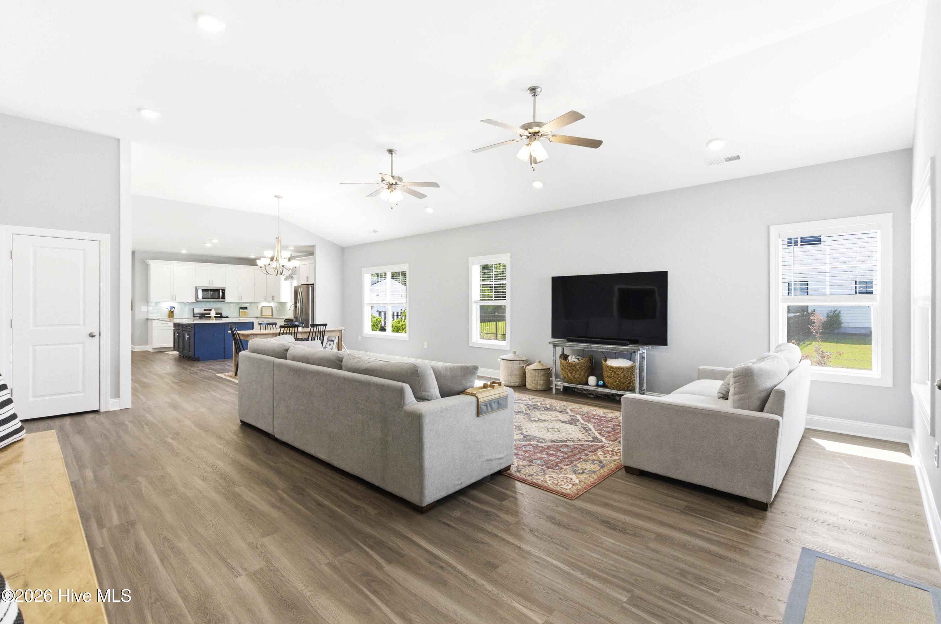 100568018 | Photo 14