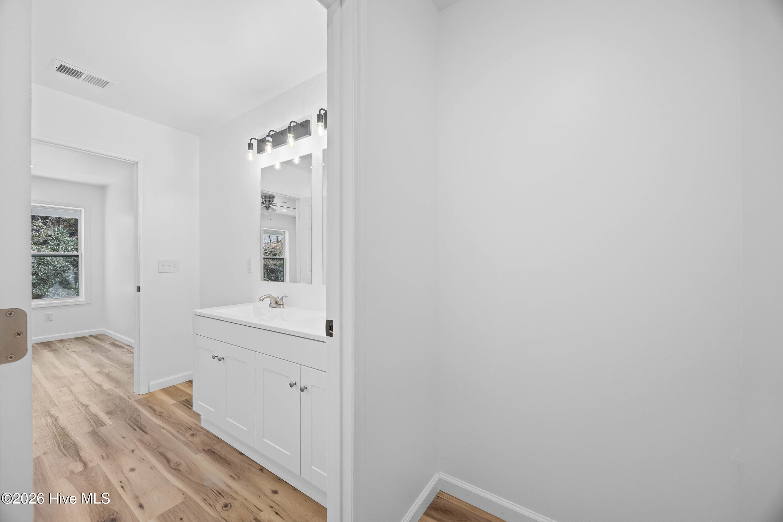 100561375 | Photo 24