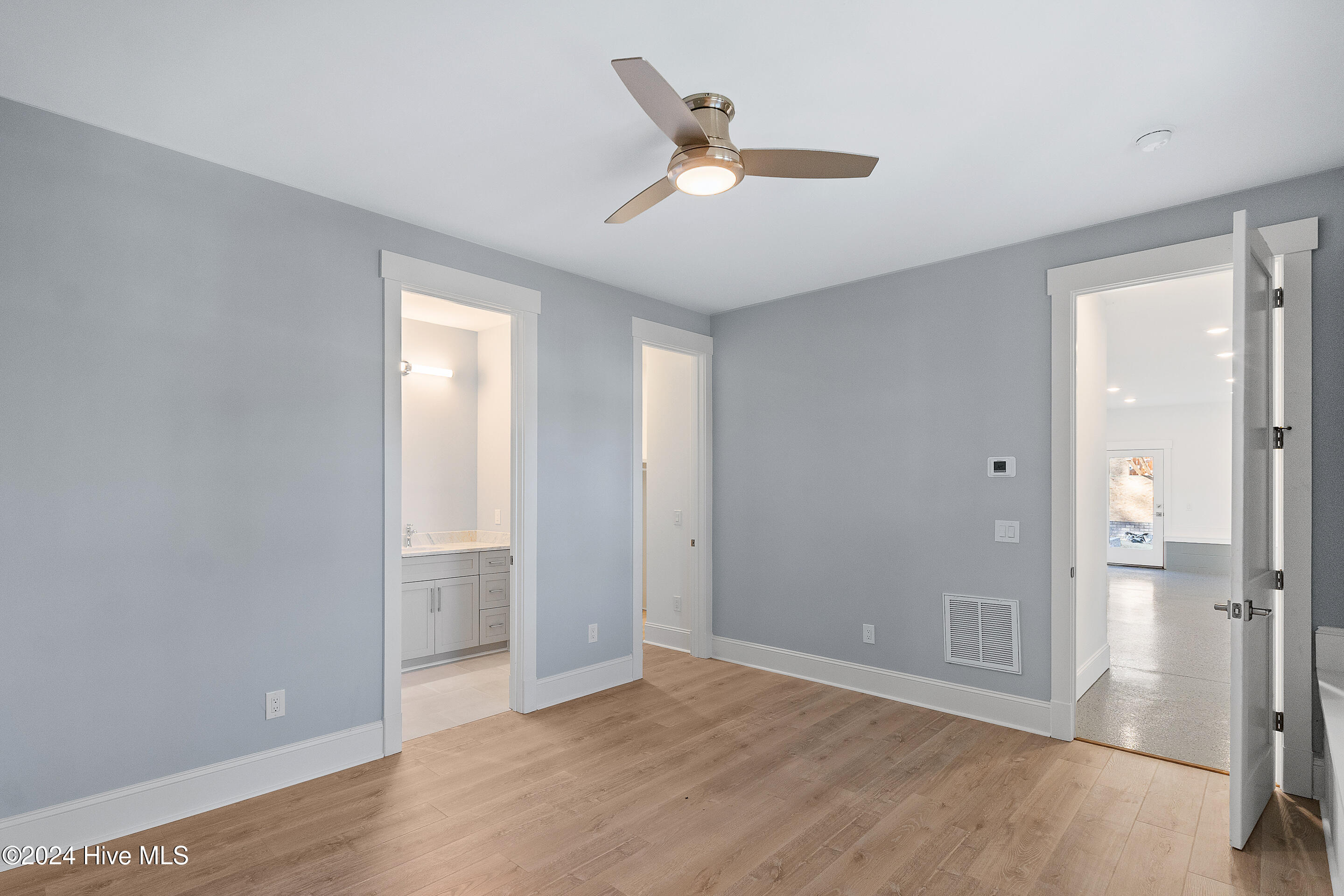 100451918 | Photo 39