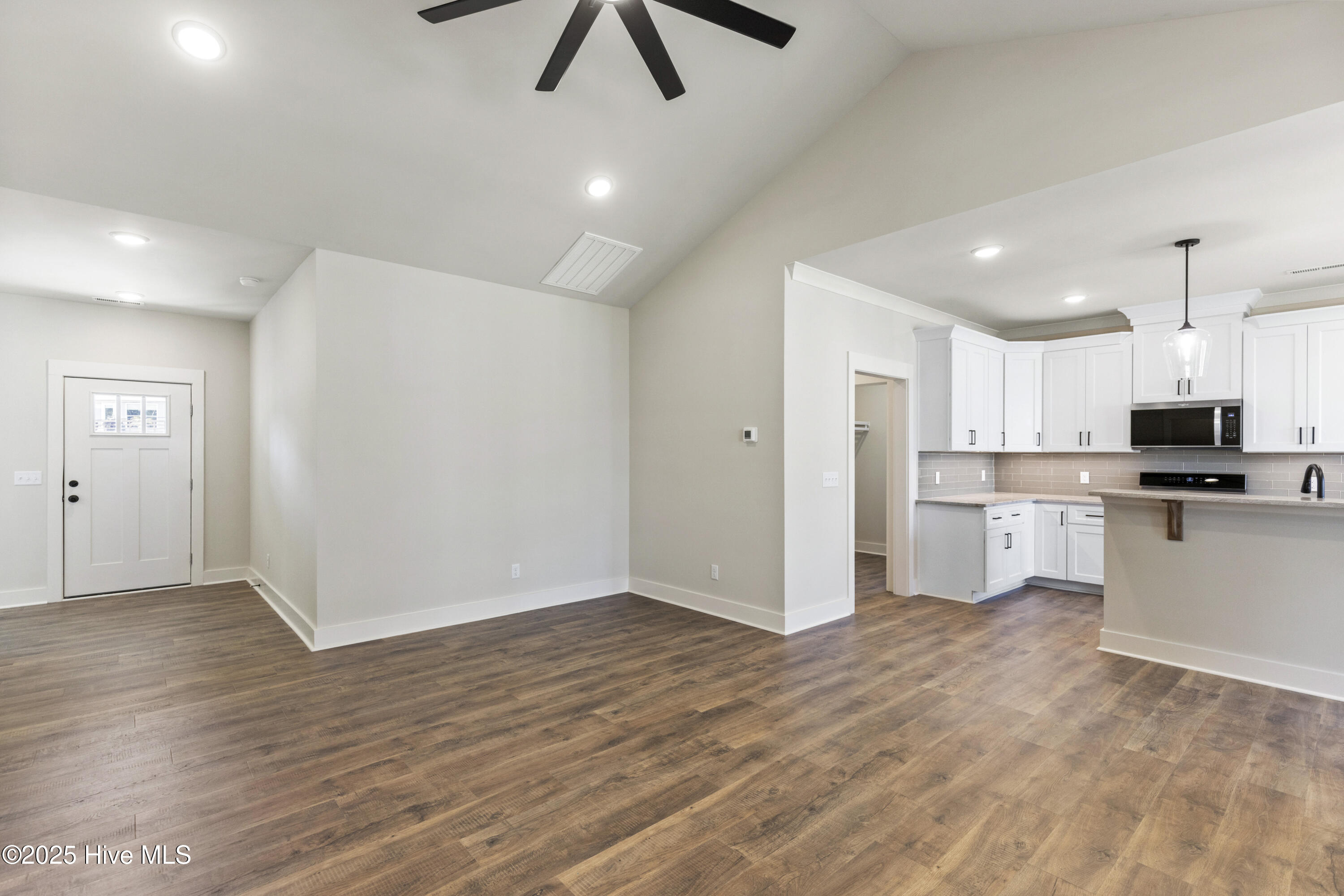 100539759 | Photo 11