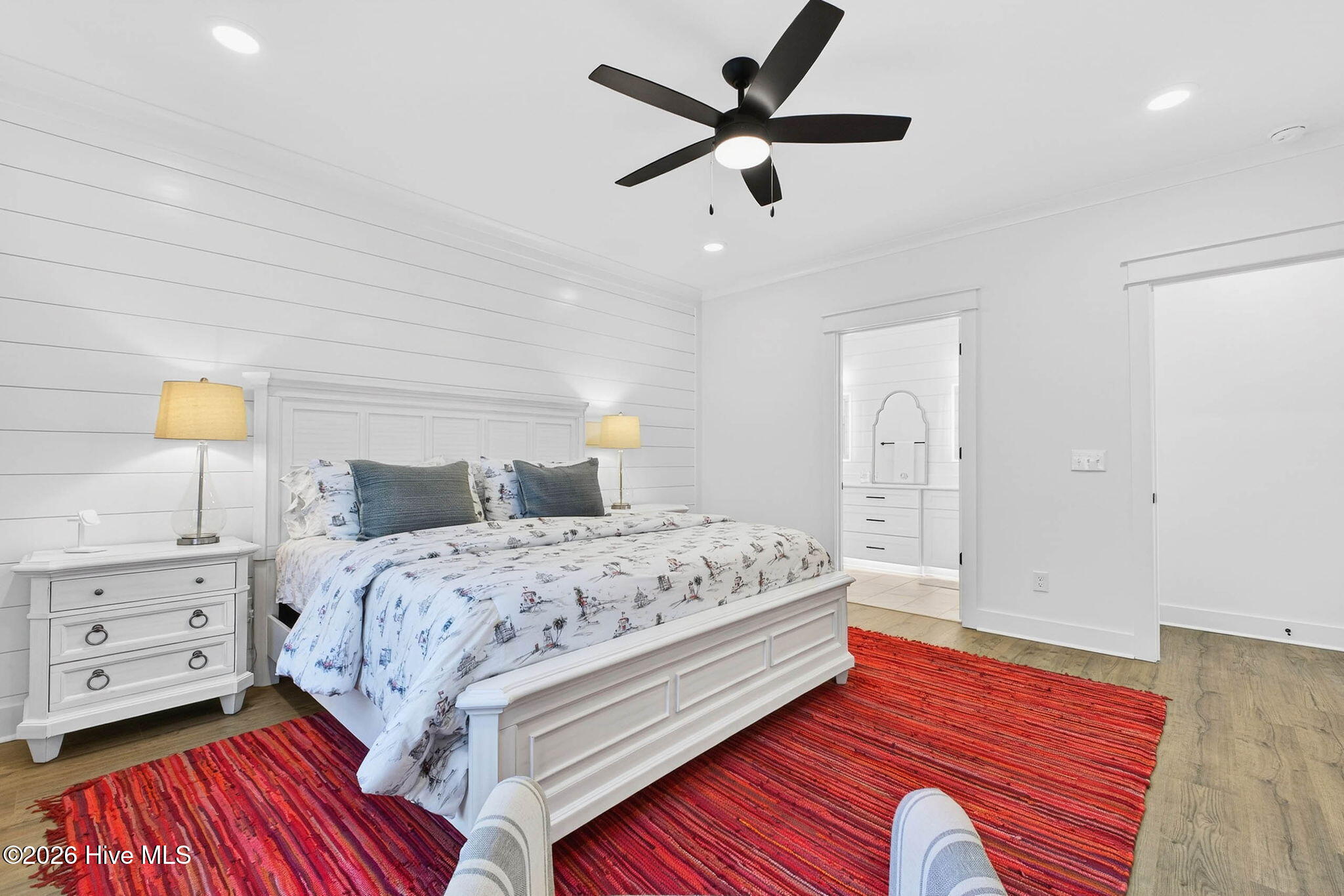 100561272 | Photo 19