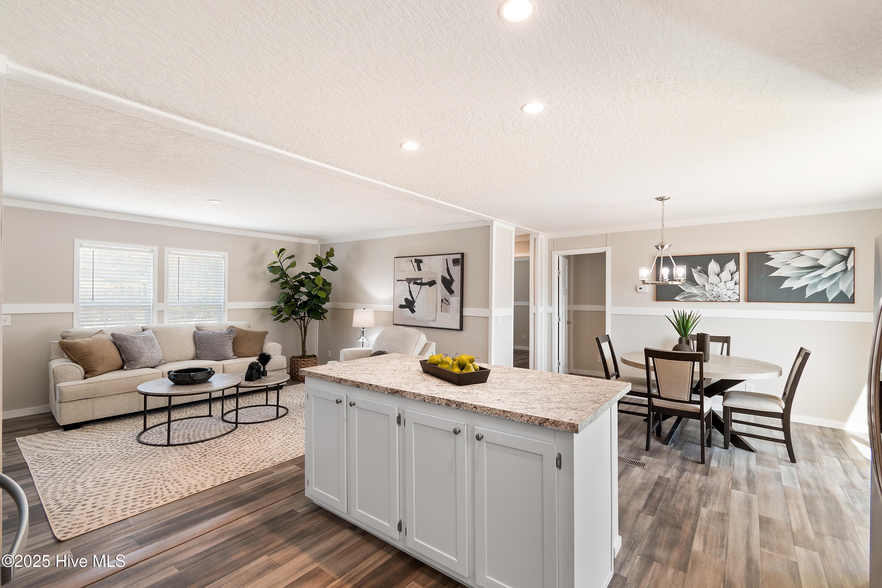 100523771 | Photo 10