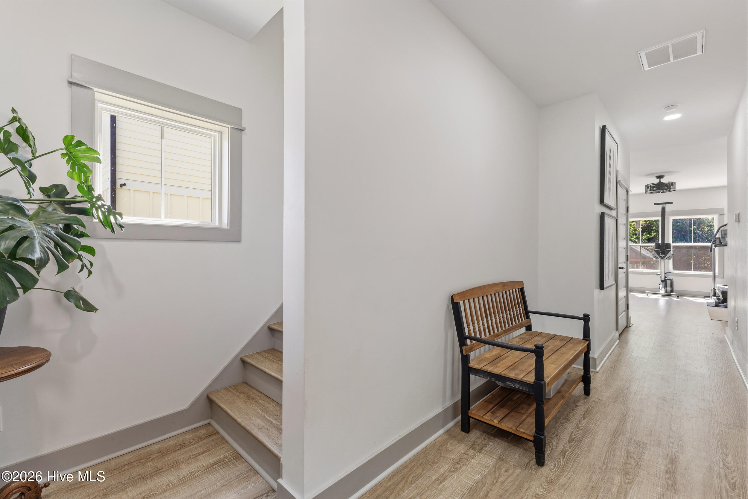 100570688 | Photo 47