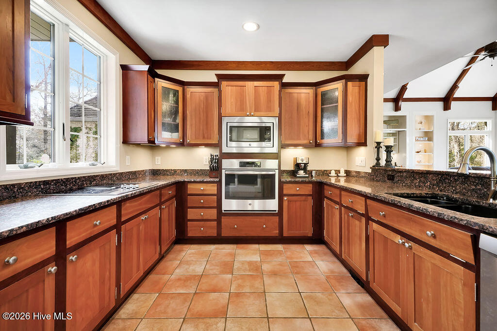 100564190 | Photo 20