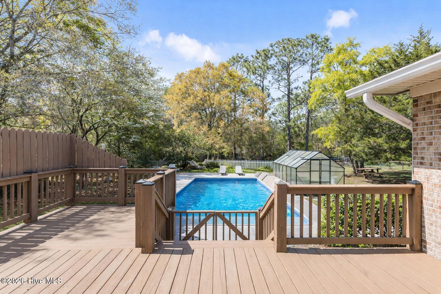 100566474 | Photo 22