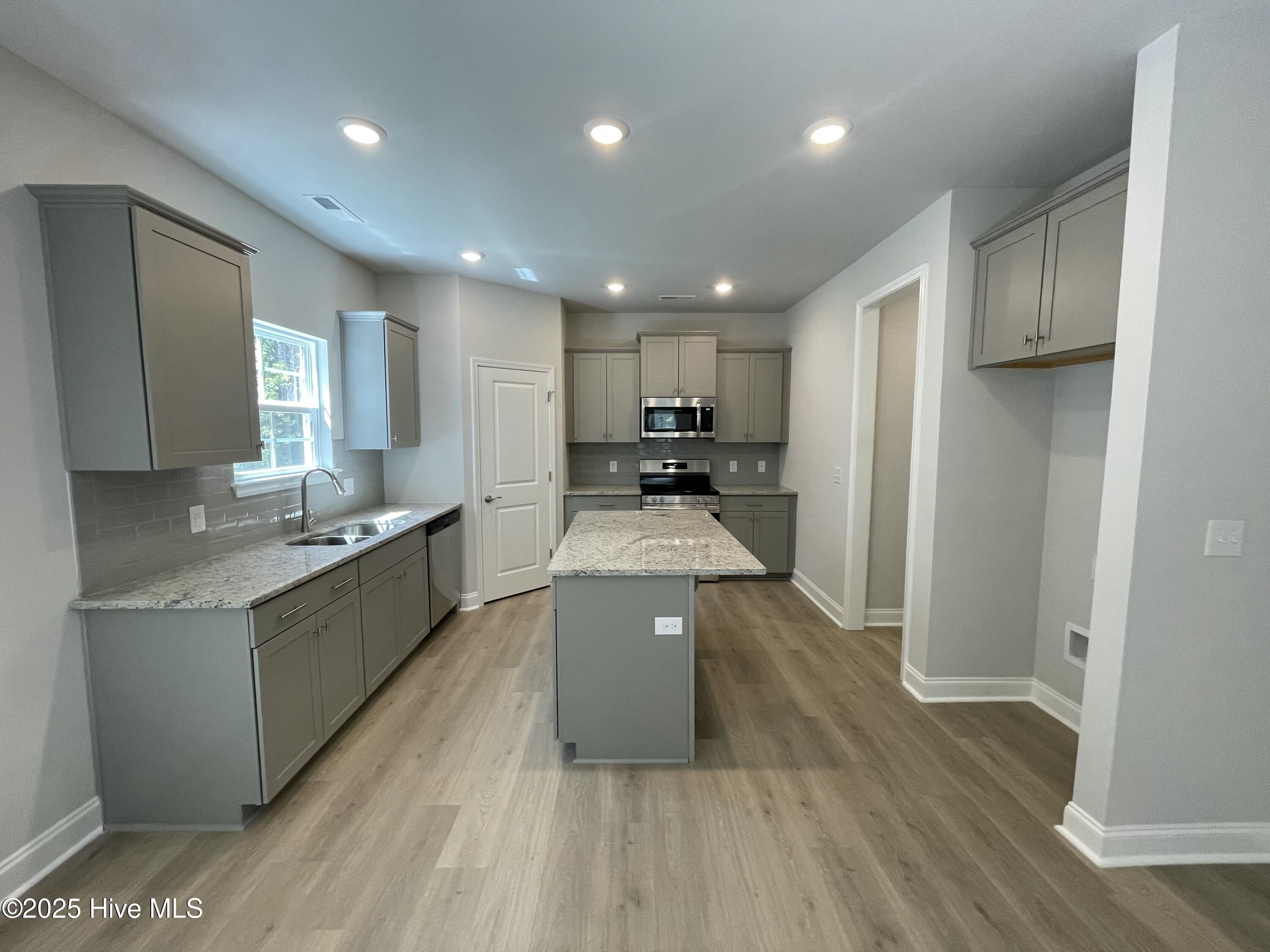 100425636 | Photo 30