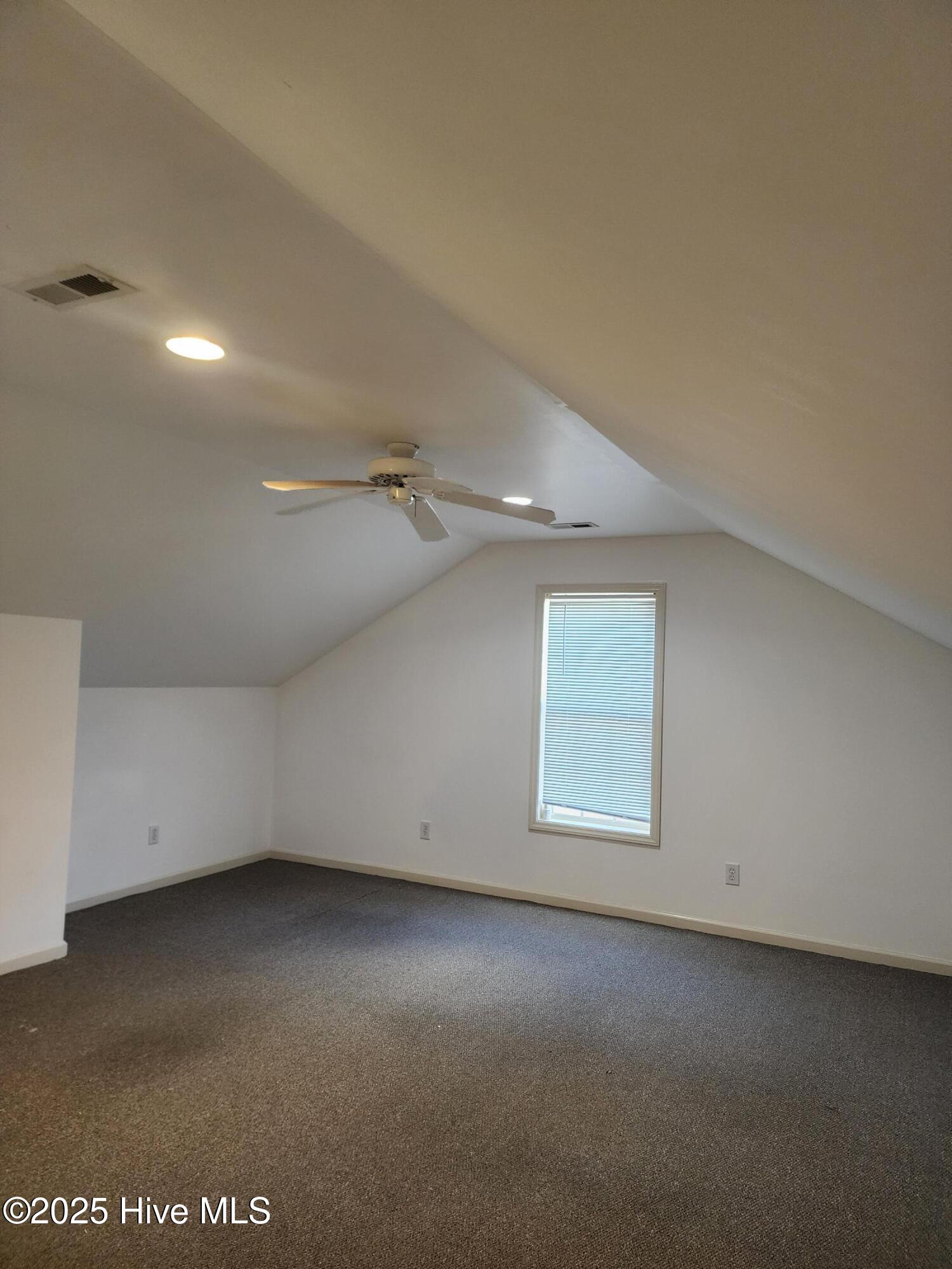 100546701 | Photo 18