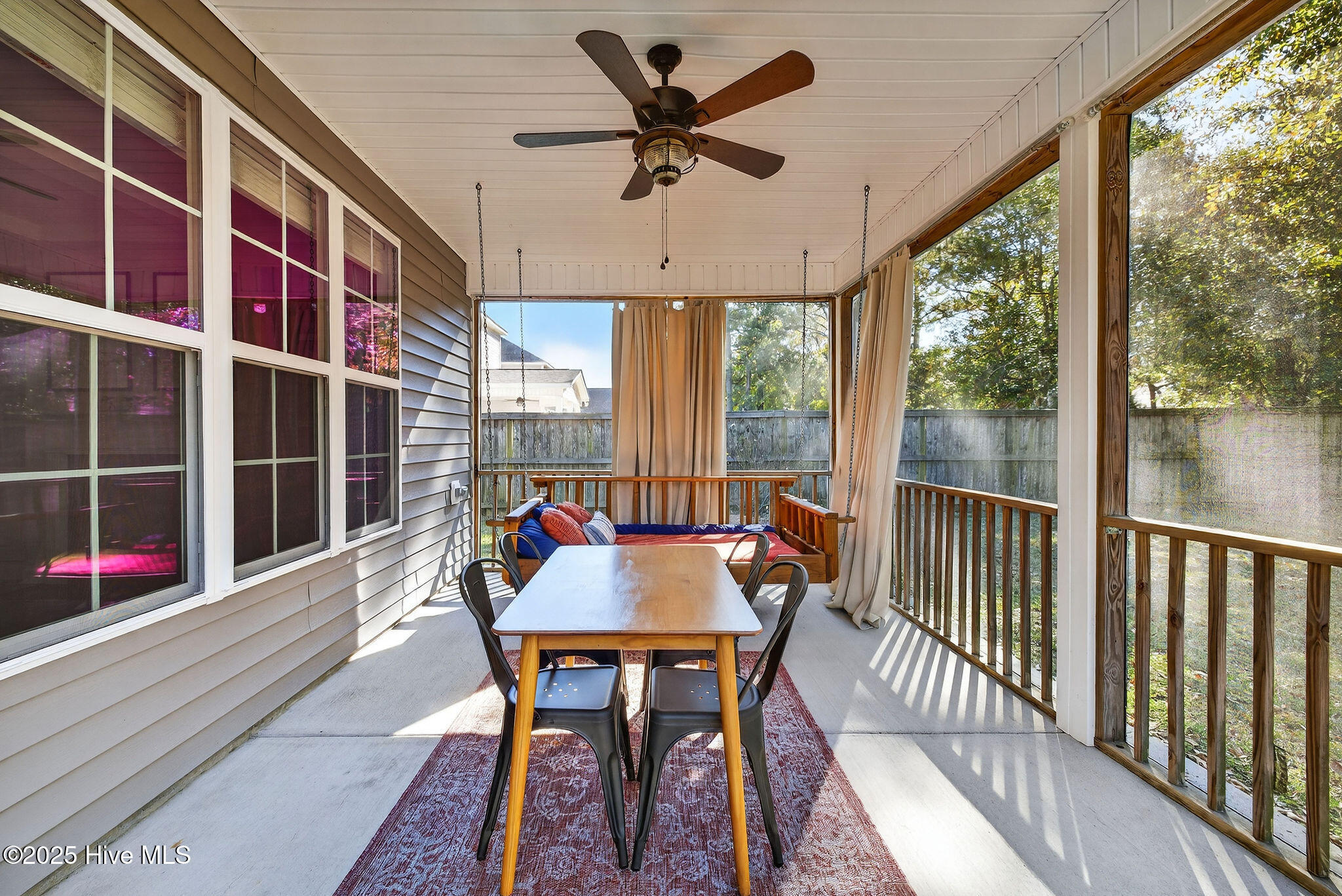 100541825 | Photo 43