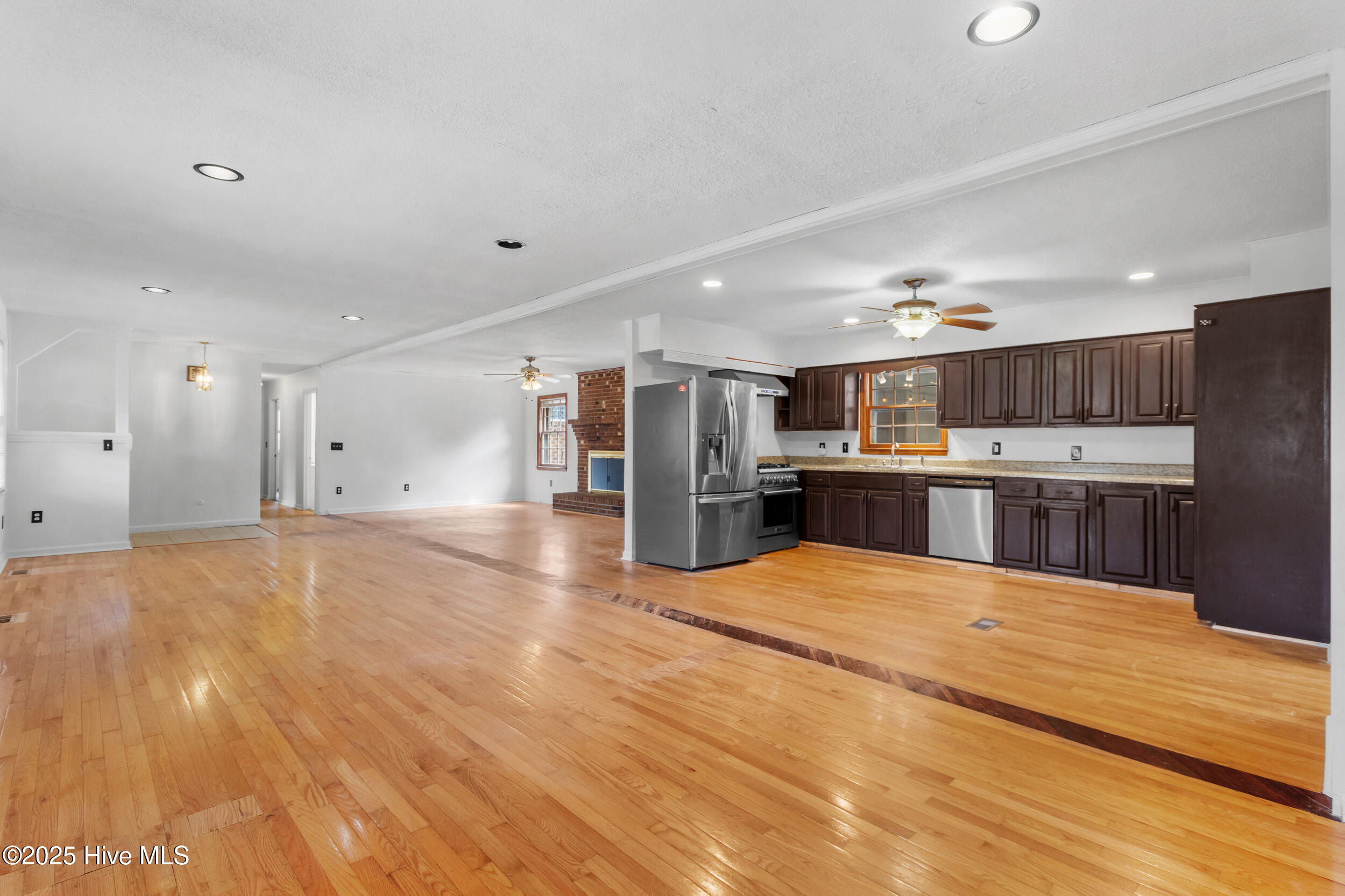 100535296 | Photo 20