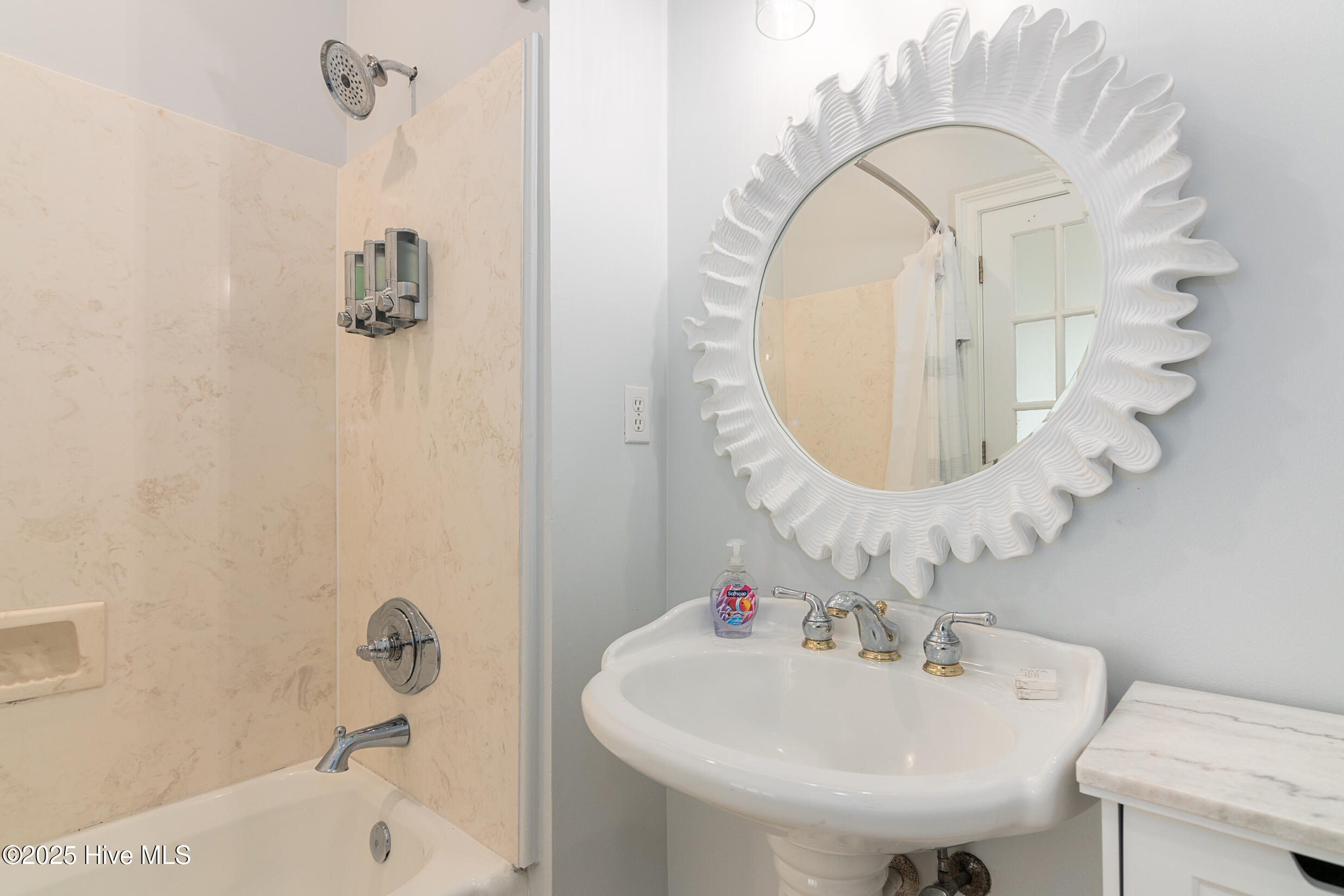 100509749 | Photo 12