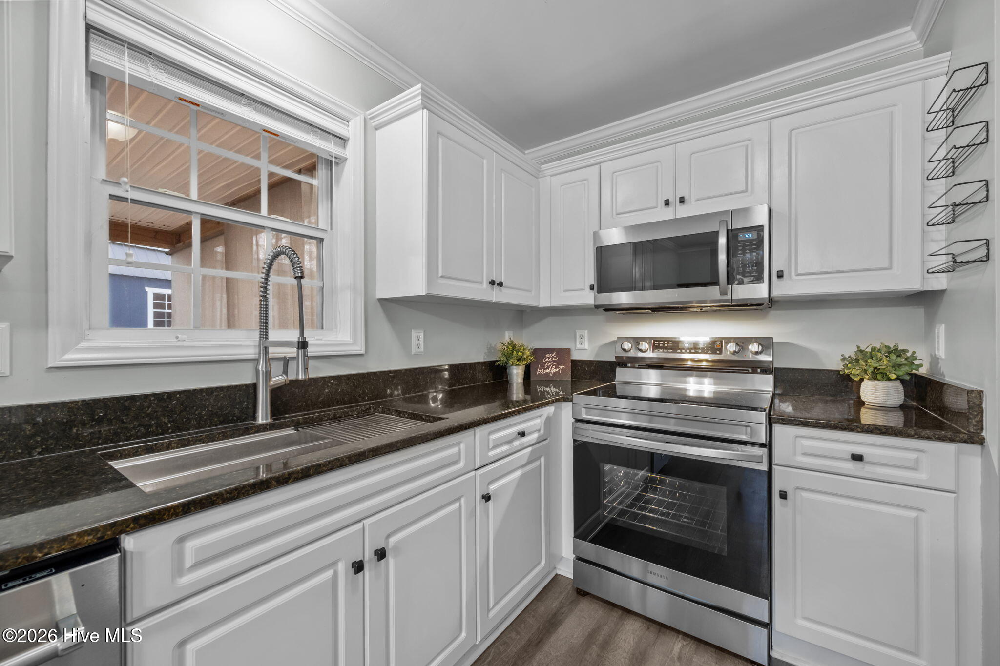 100556265 | Photo 13