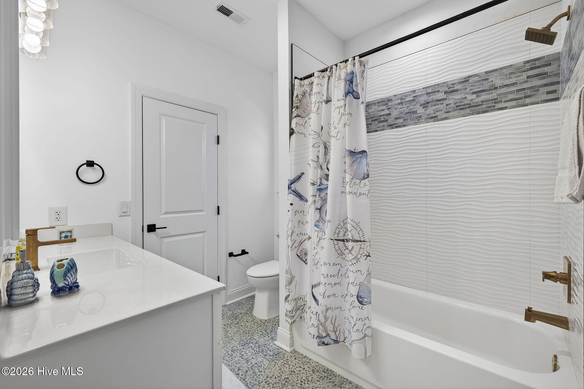 100565526 | Photo 41