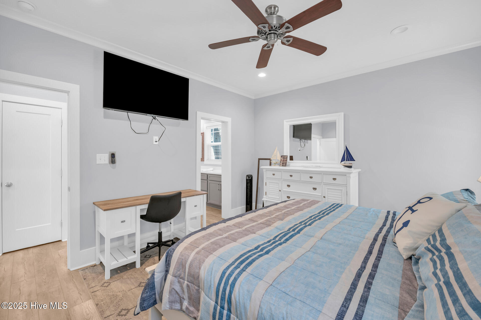 100538274 | Photo 19