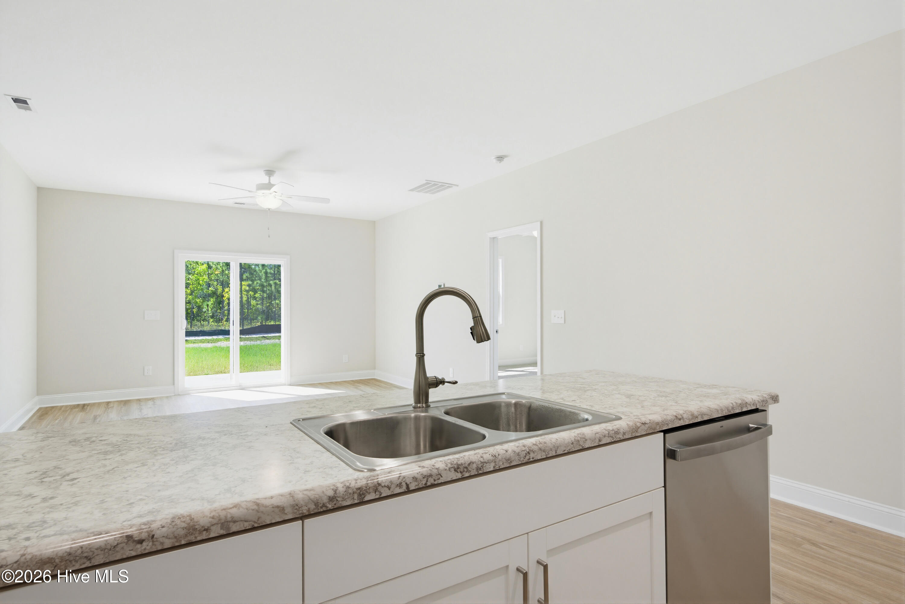 100567263 | Photo 13