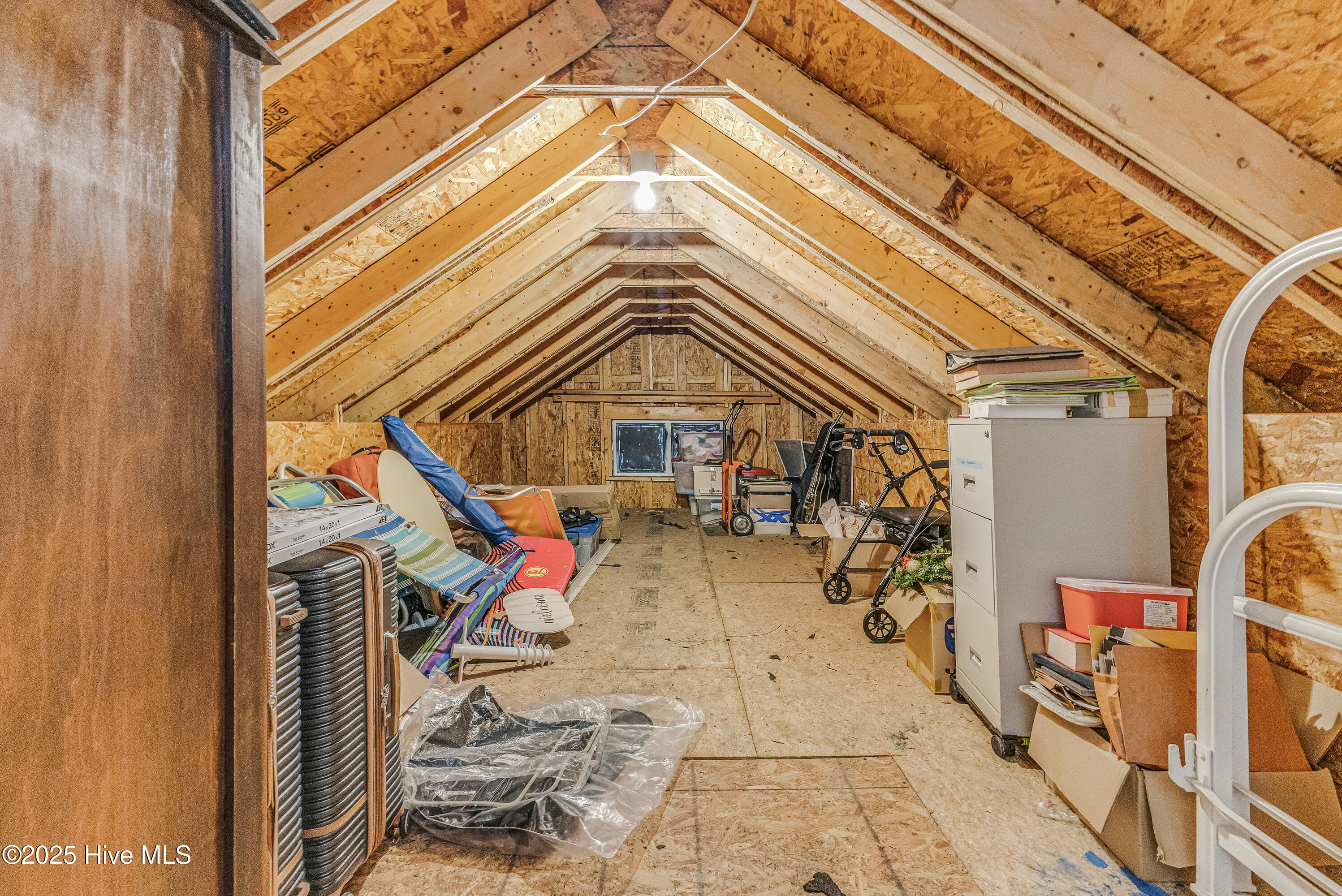 100547221 | Photo 33