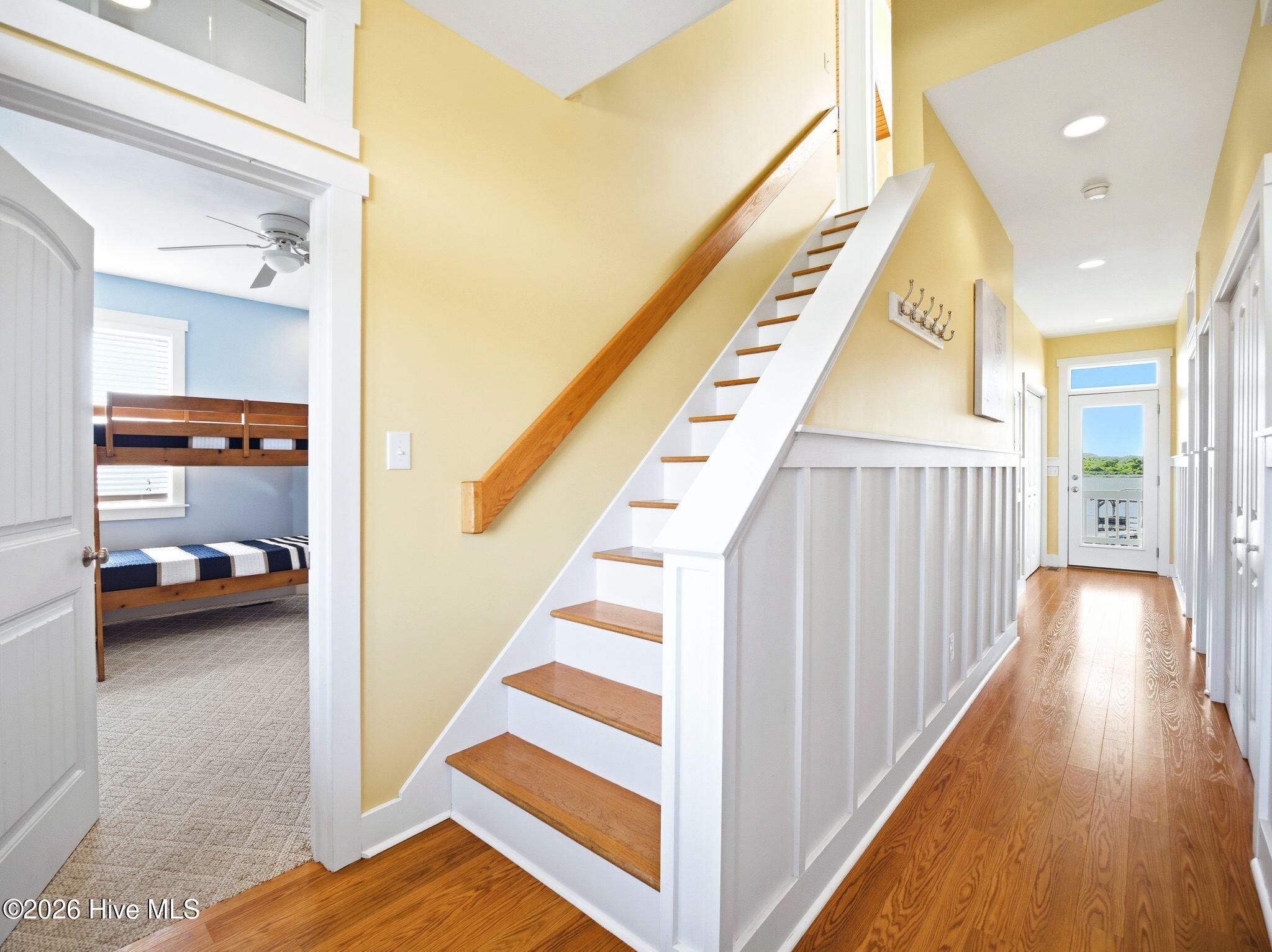 100569349 | Photo 36