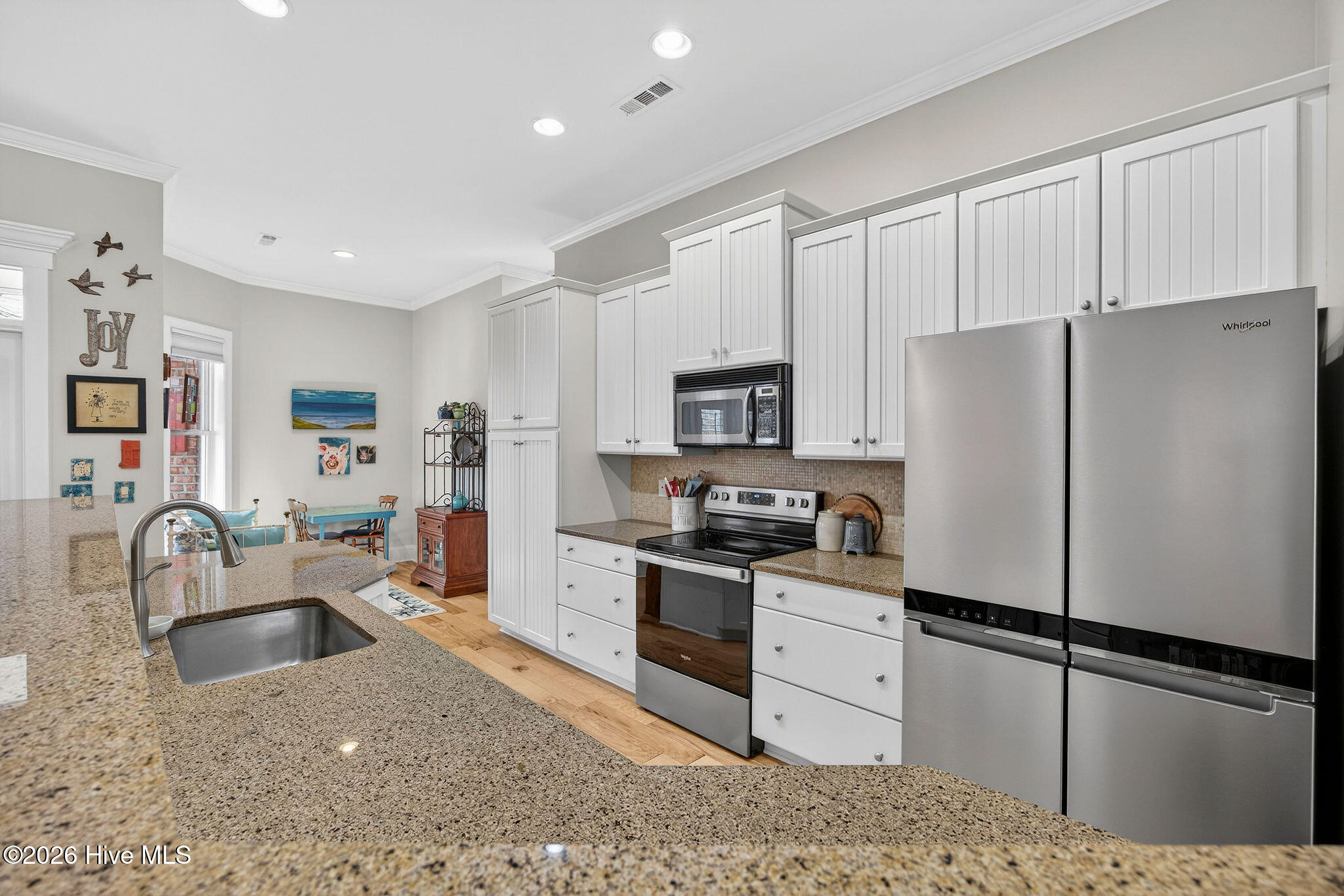 100554717 | Photo 21