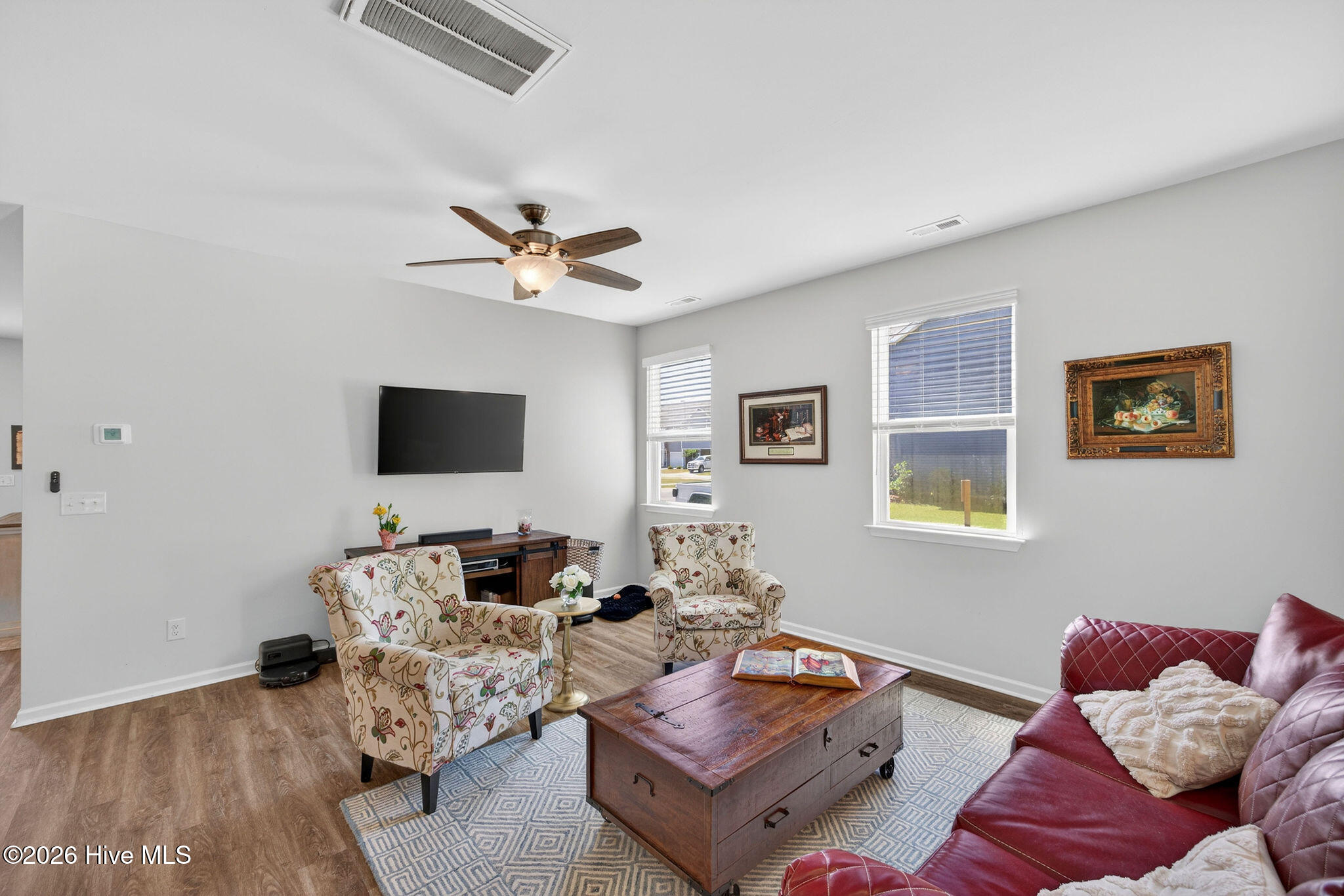 100570180 | Photo 13