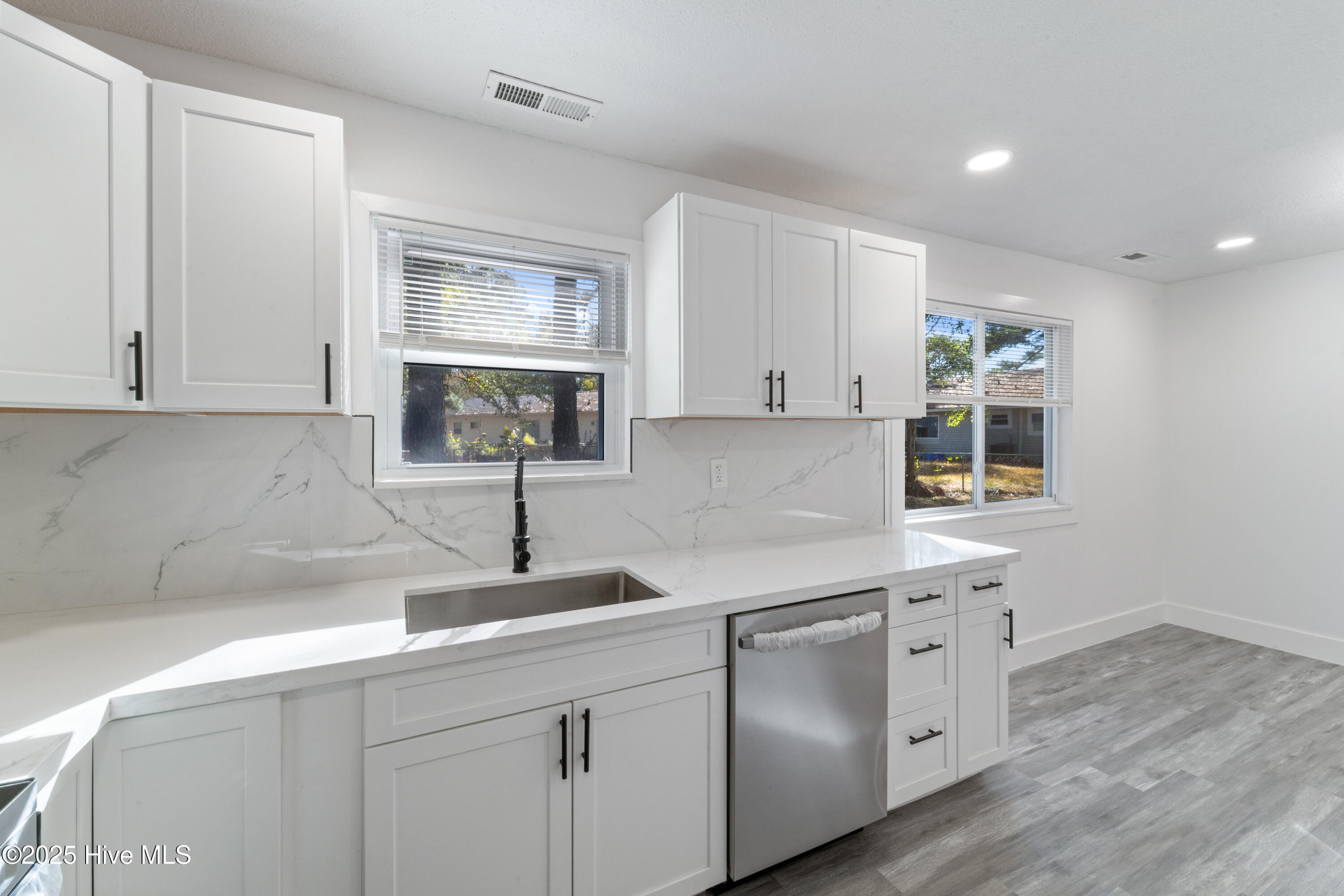 100 S Hill Court, Jacksonville, NC 28540 – photo 15: DSC03335