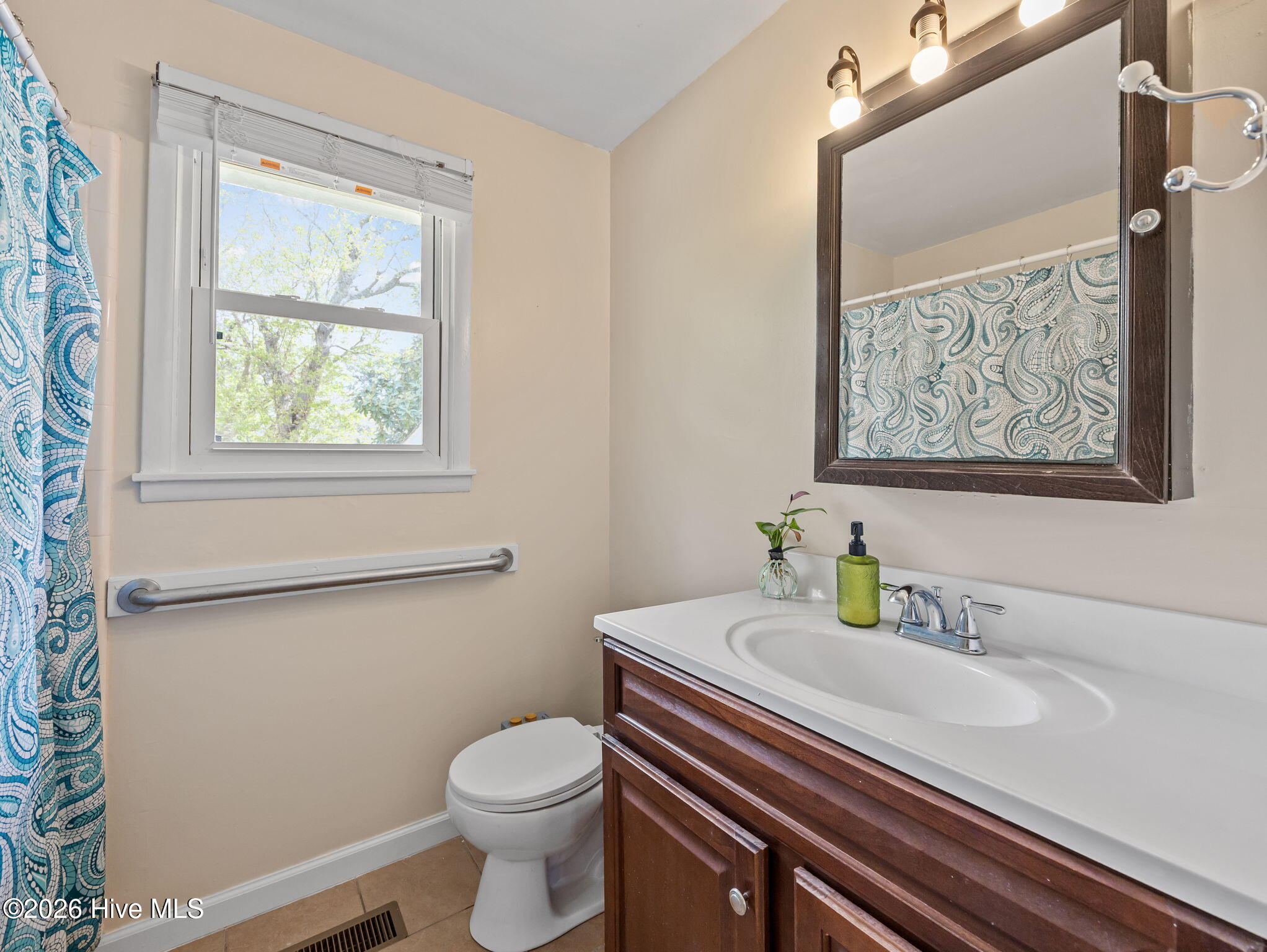 100563100 | Photo 19