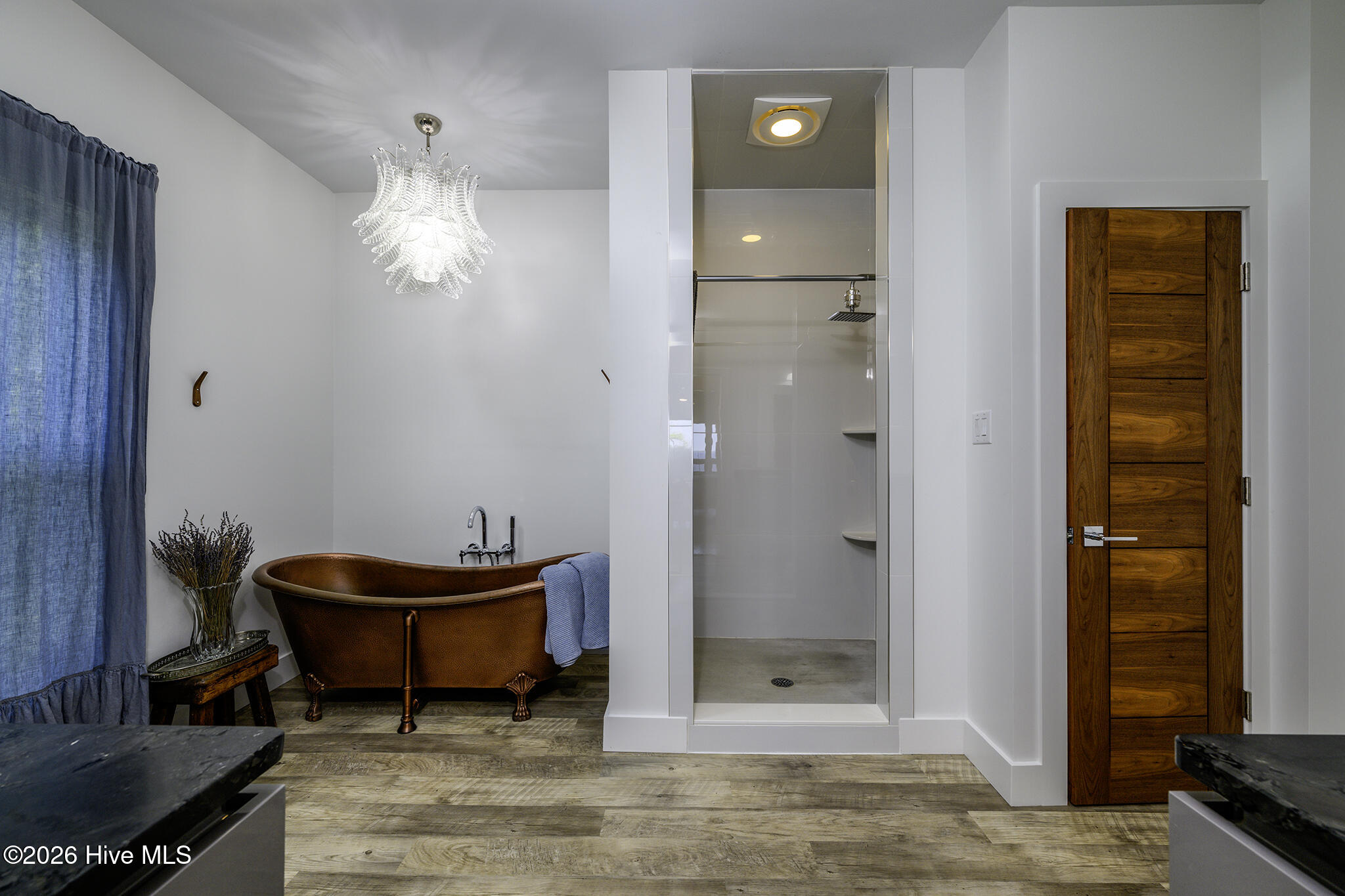 Spa-Like En-Suite Primary Bathroom