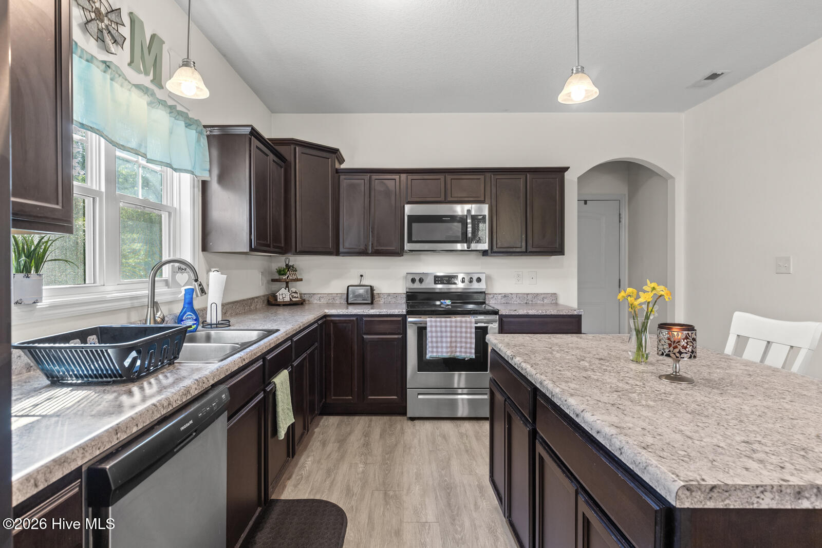 100568958 | Photo 15