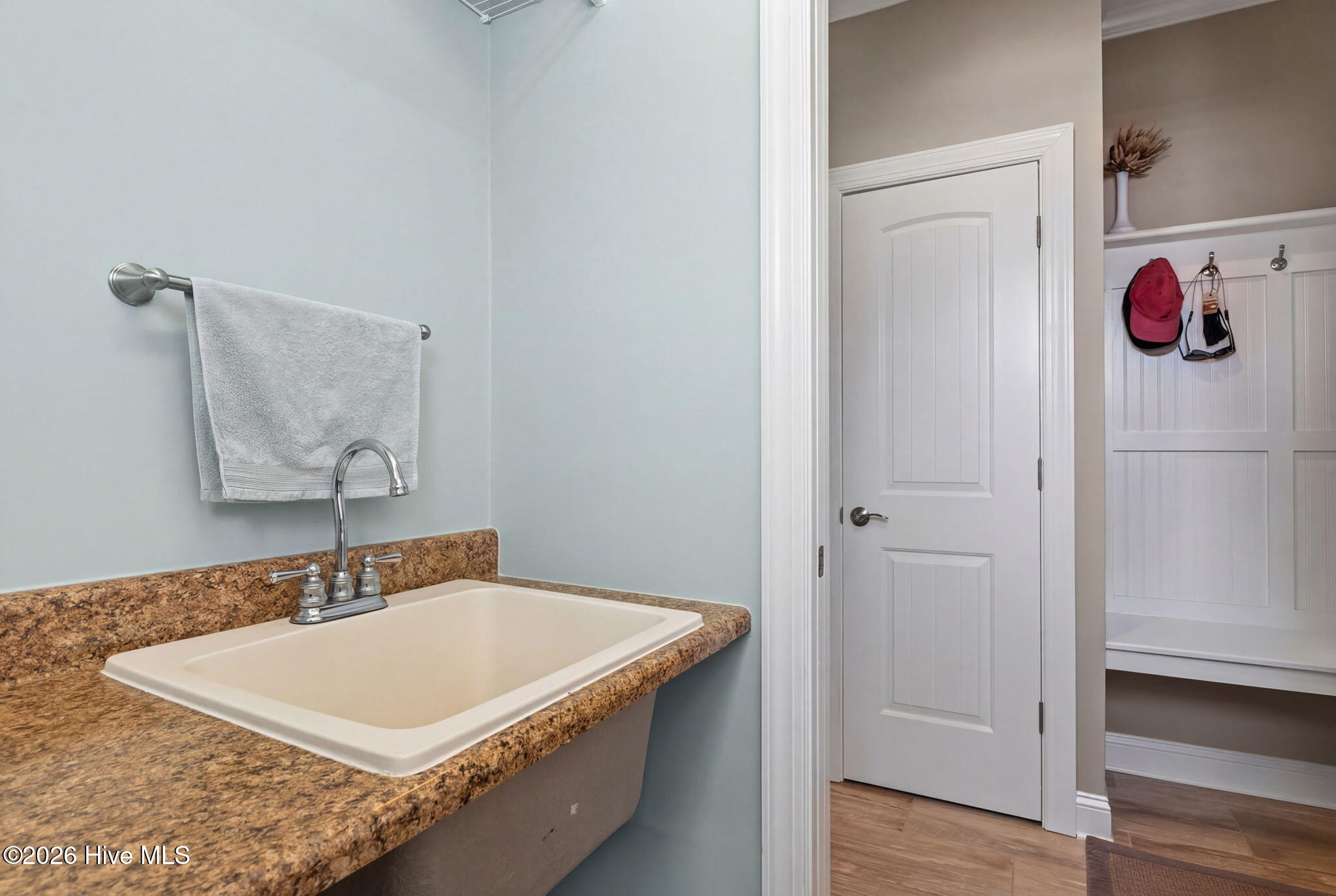 100560213 | Photo 18