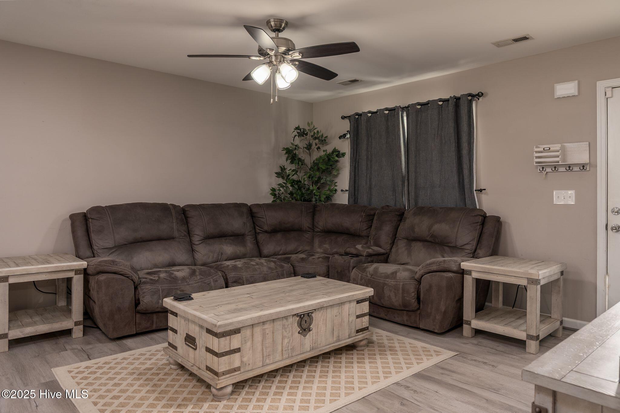 117 Quail Hollow Drive, Jacksonville, NC 28540 – photo 4: 117 Quail Hollow-9