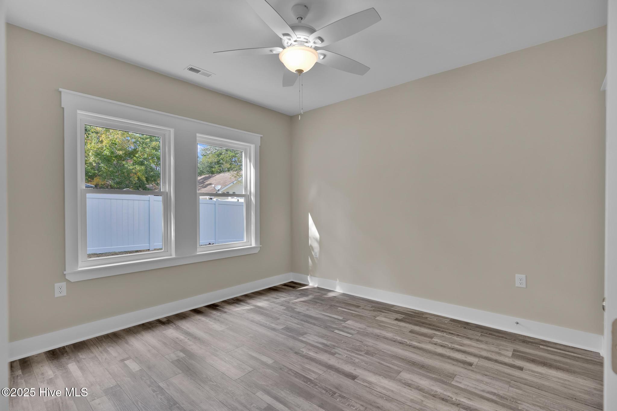 100527490 | Photo 28