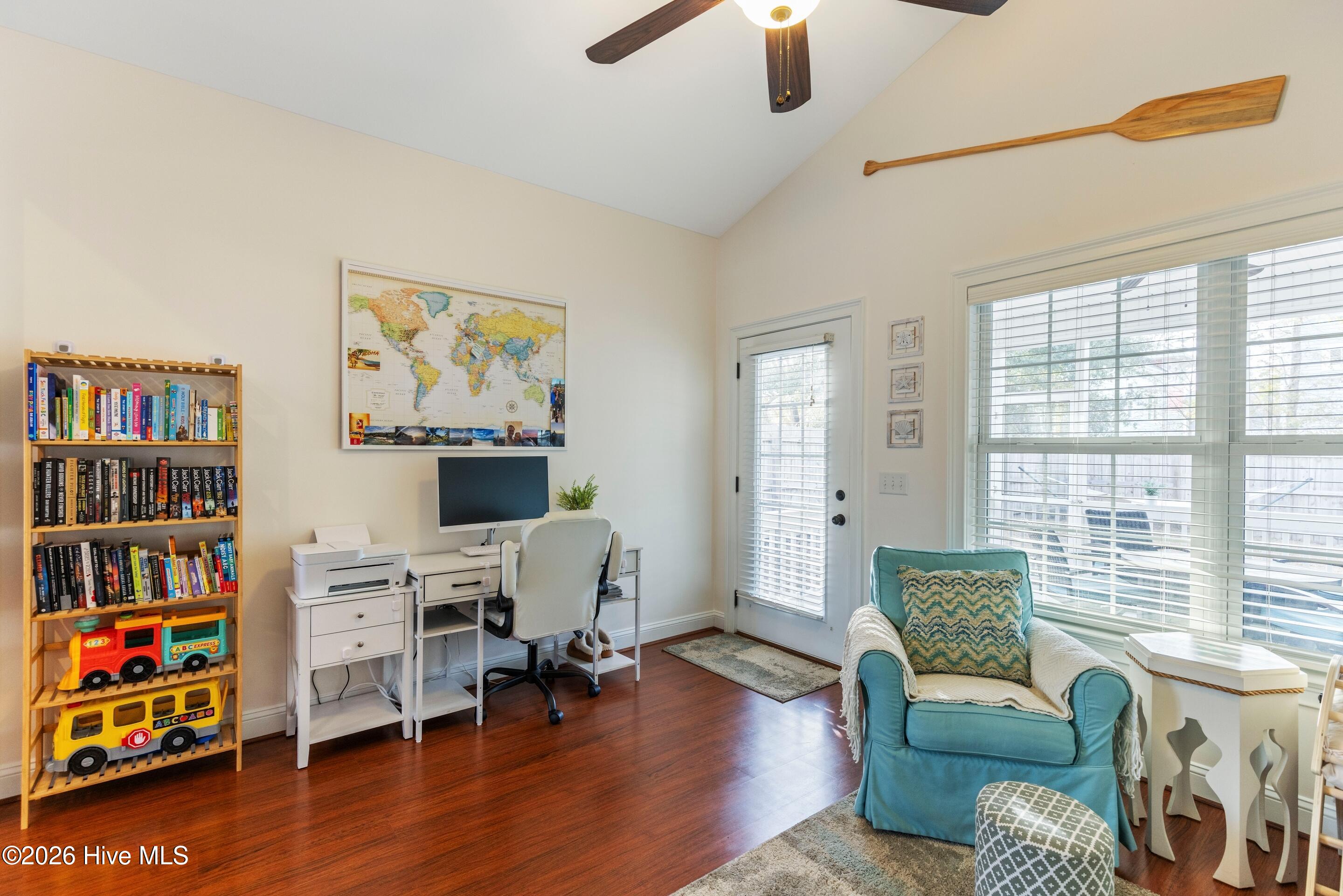 100548789 | Photo 28